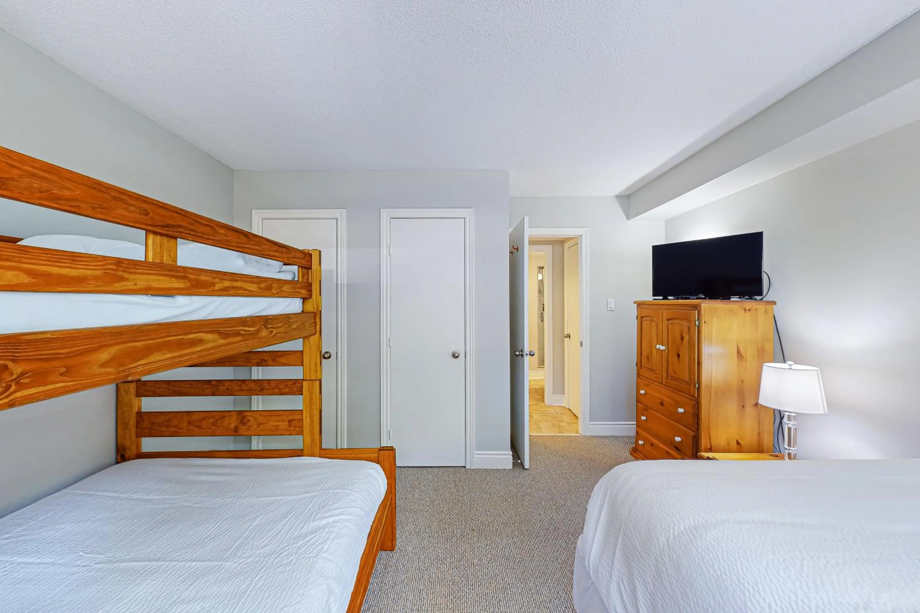 Bed in Chateau Ridge 120