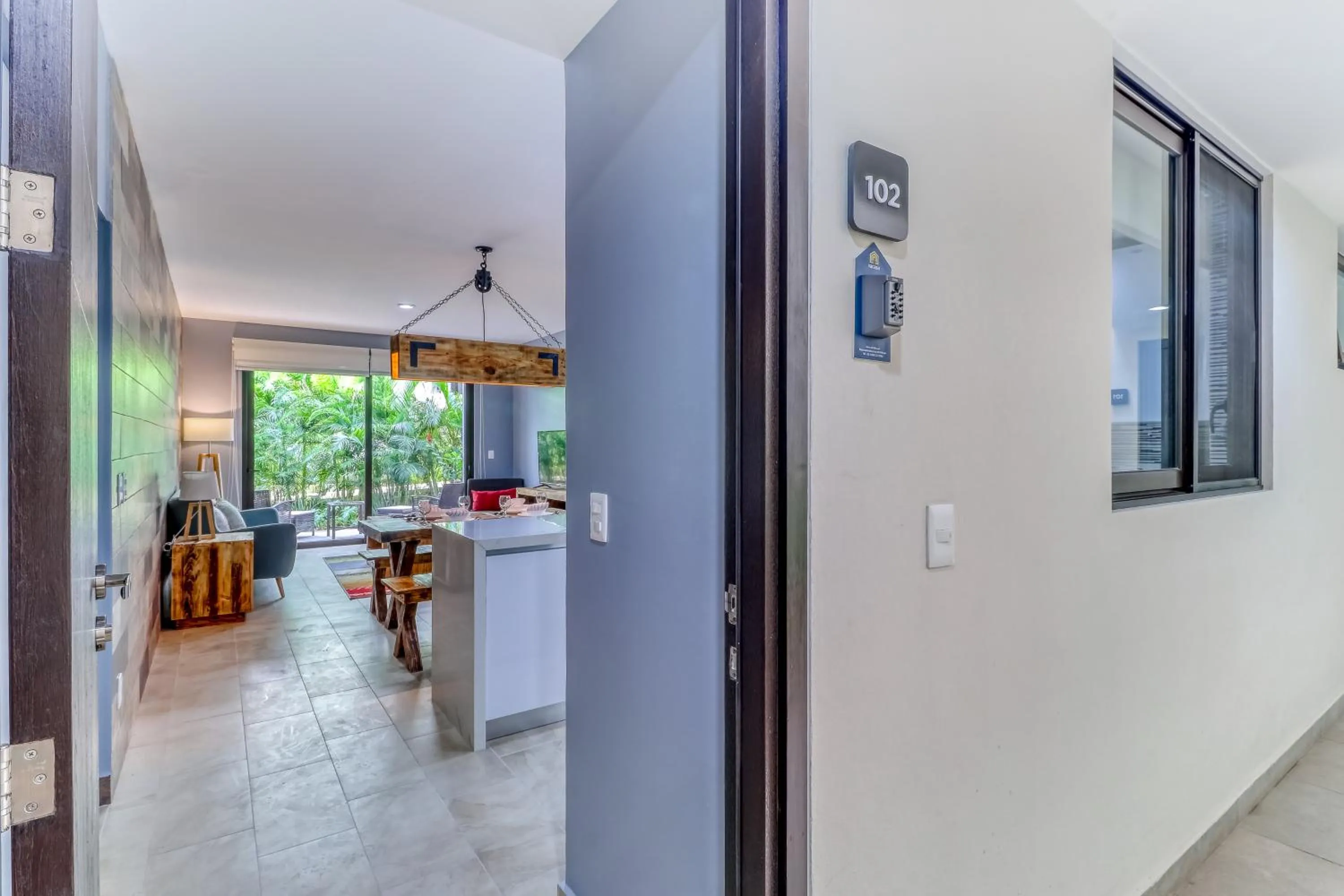 Chandelier B102 @ Lagunas