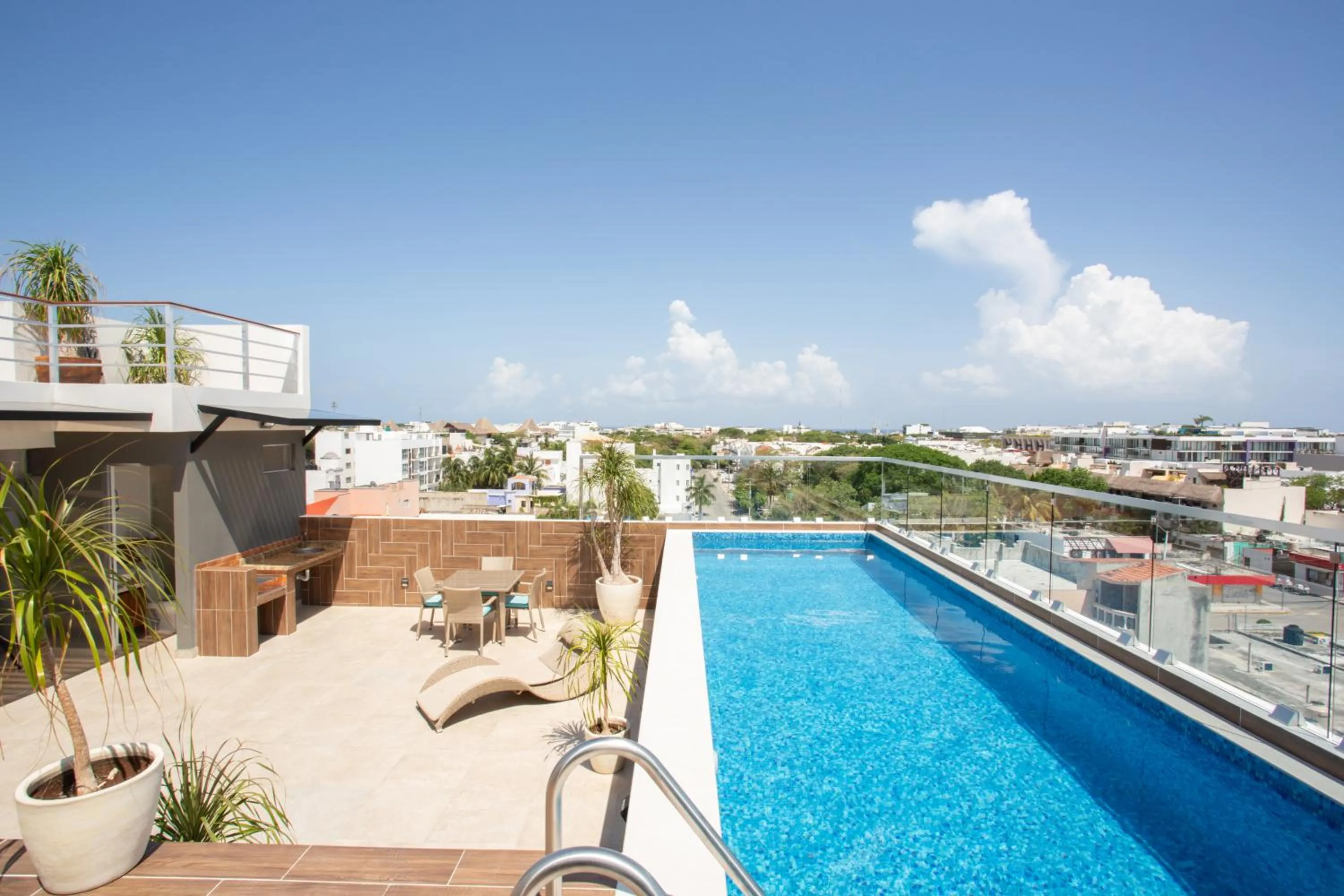 Pool view in Edificio Vanessa 24 studios