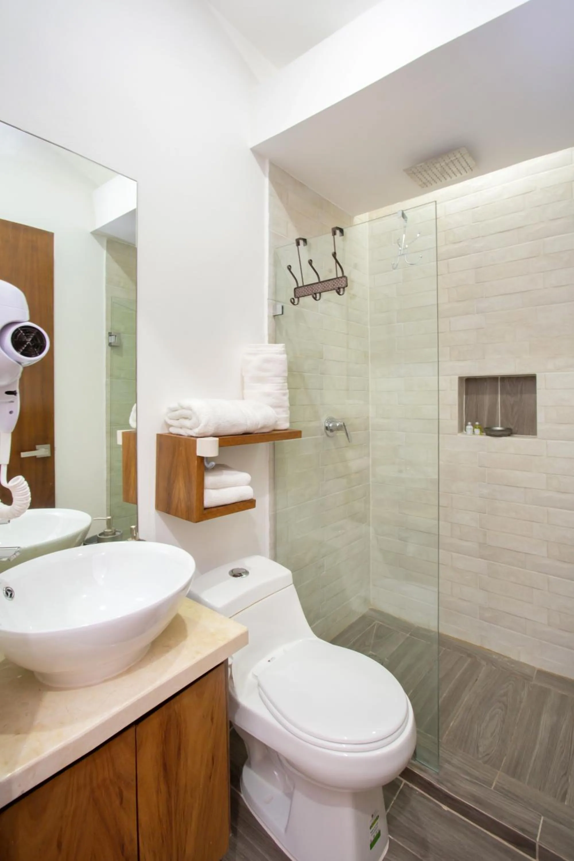 Shower in Edificio Vanessa 24 studios