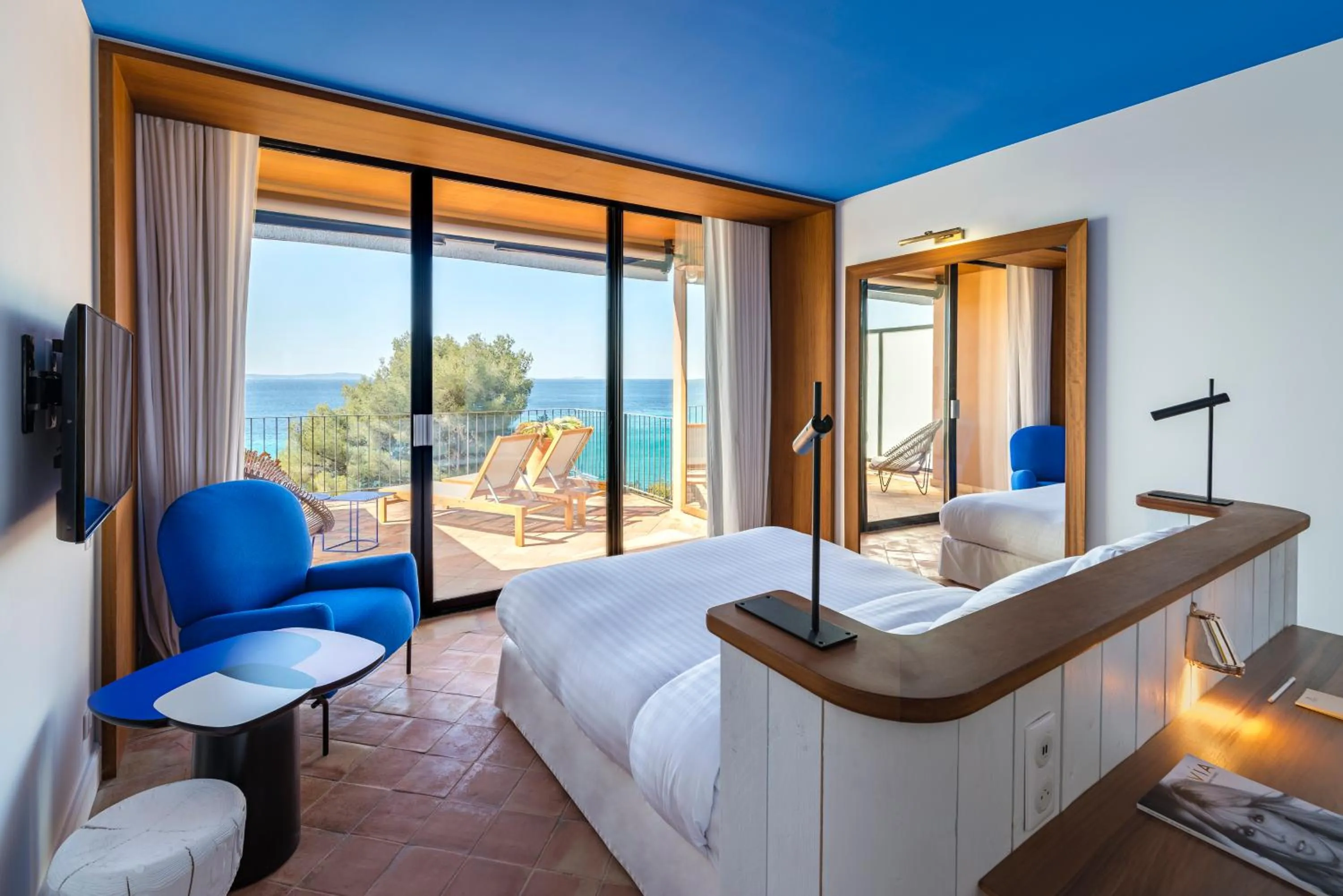 Photo of the whole room, Bed in Hôtel Le Bailli De Suffren