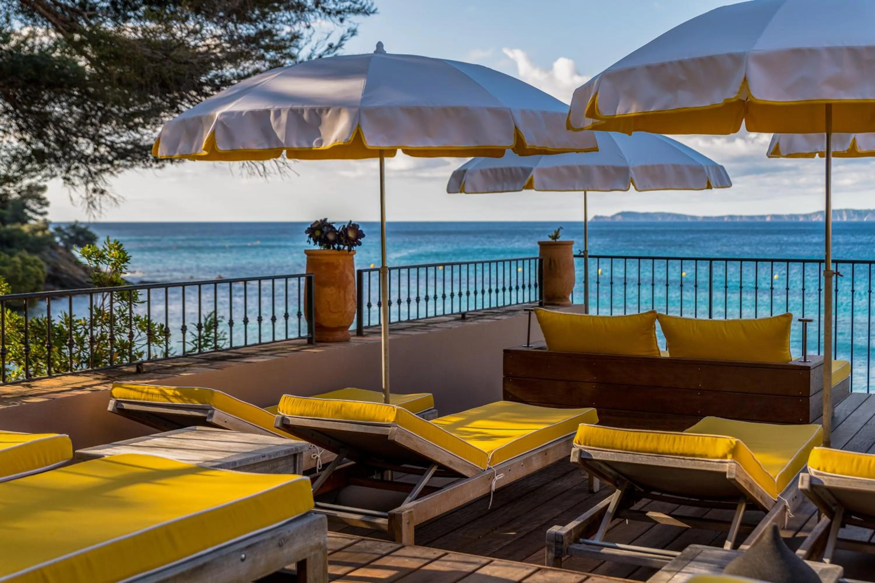 Patio in Hôtel Le Bailli De Suffren