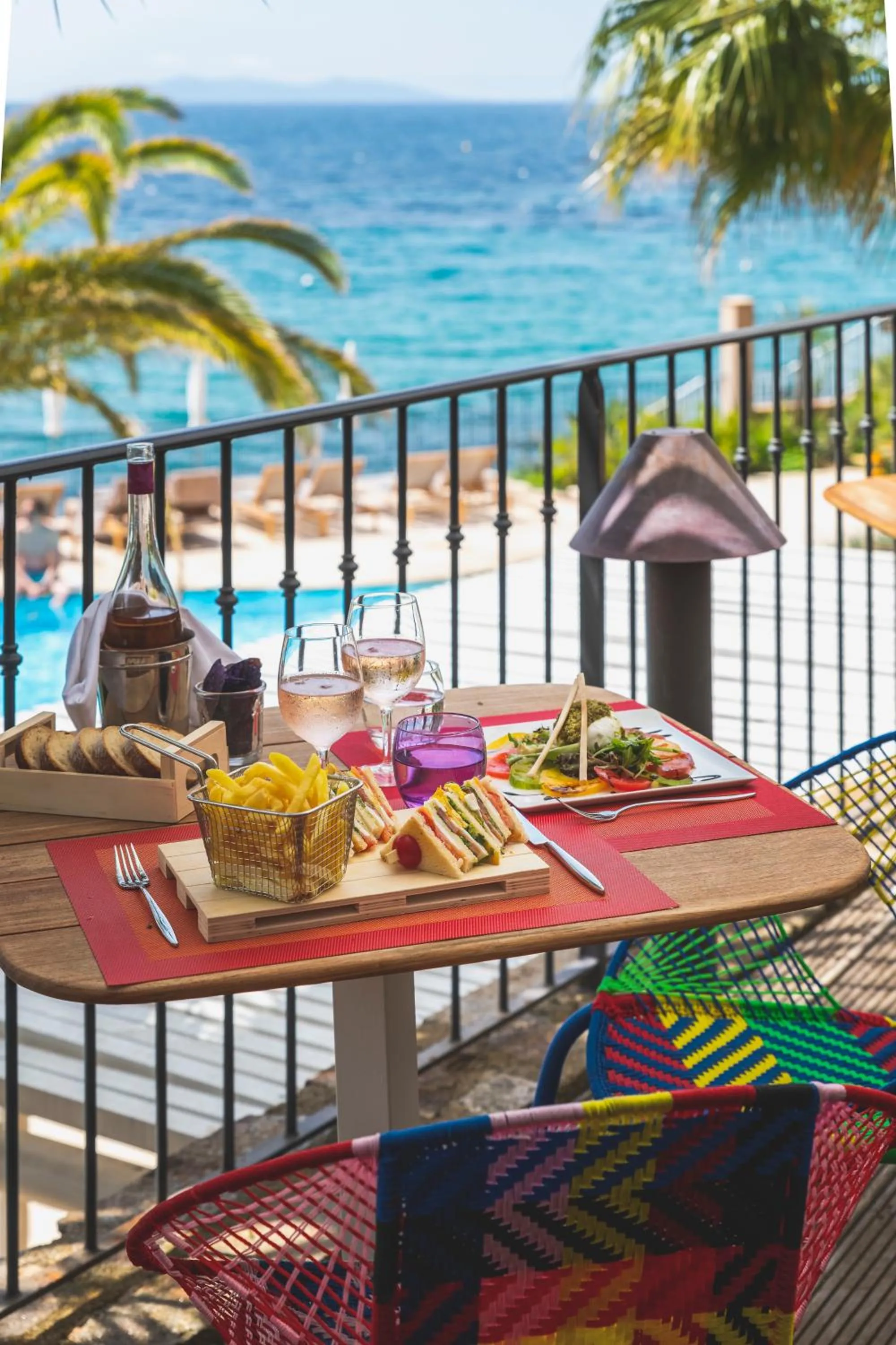 Restaurant/places to eat in Hôtel Le Bailli De Suffren