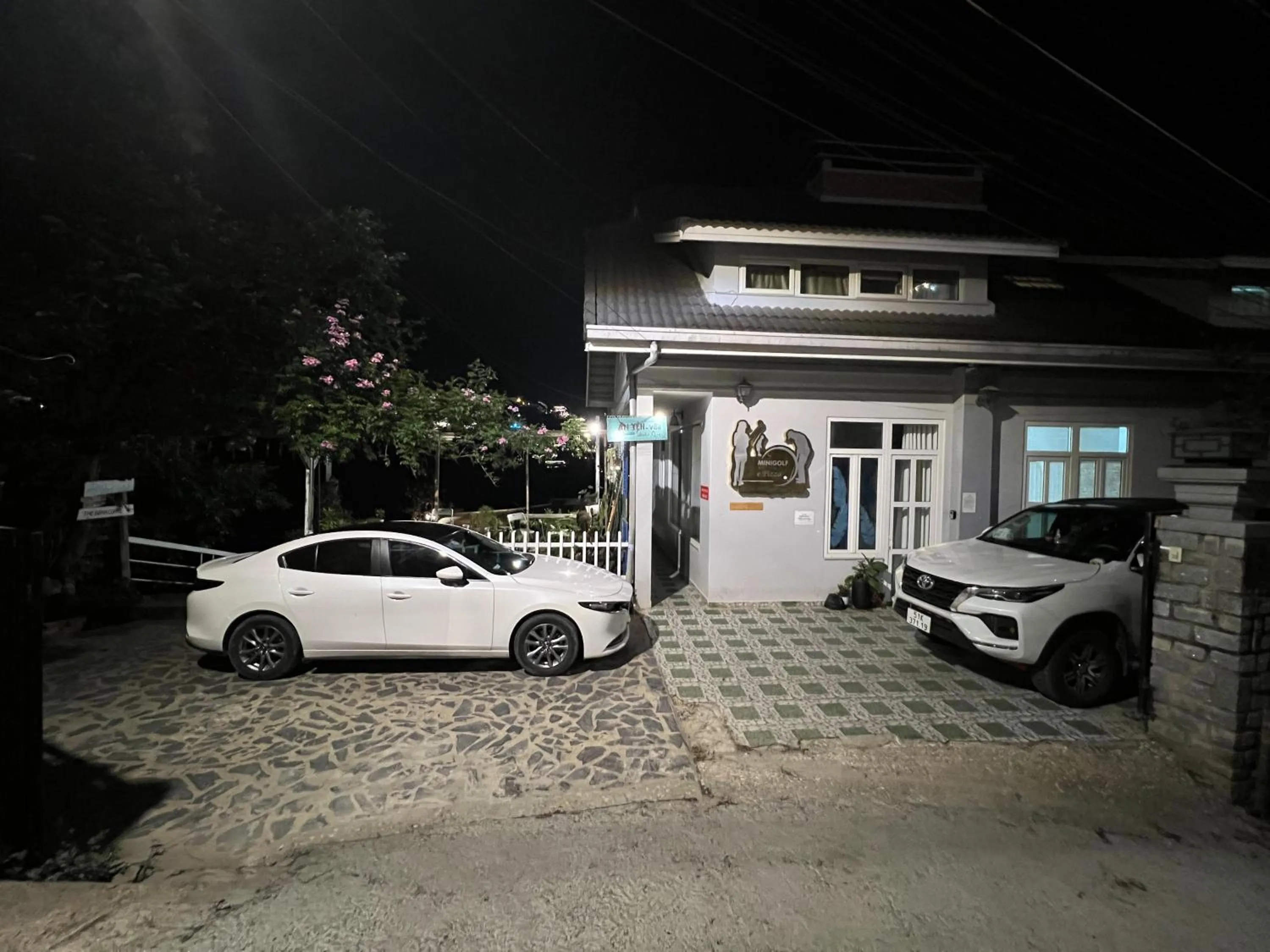 Parking in An Yên Villa Đà Lạt