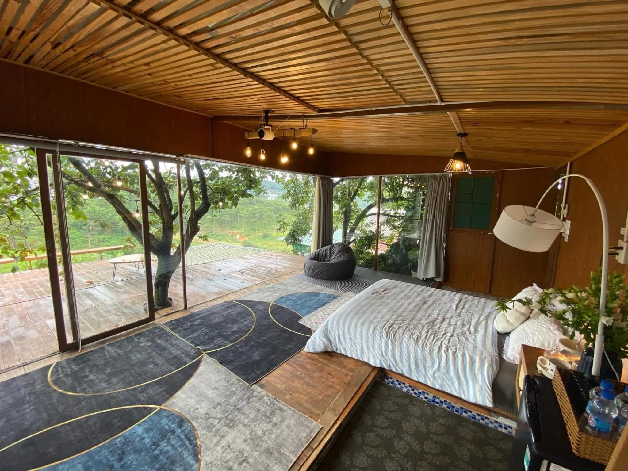 Hot Tub, Bed in An Yên Villa Đà Lạt