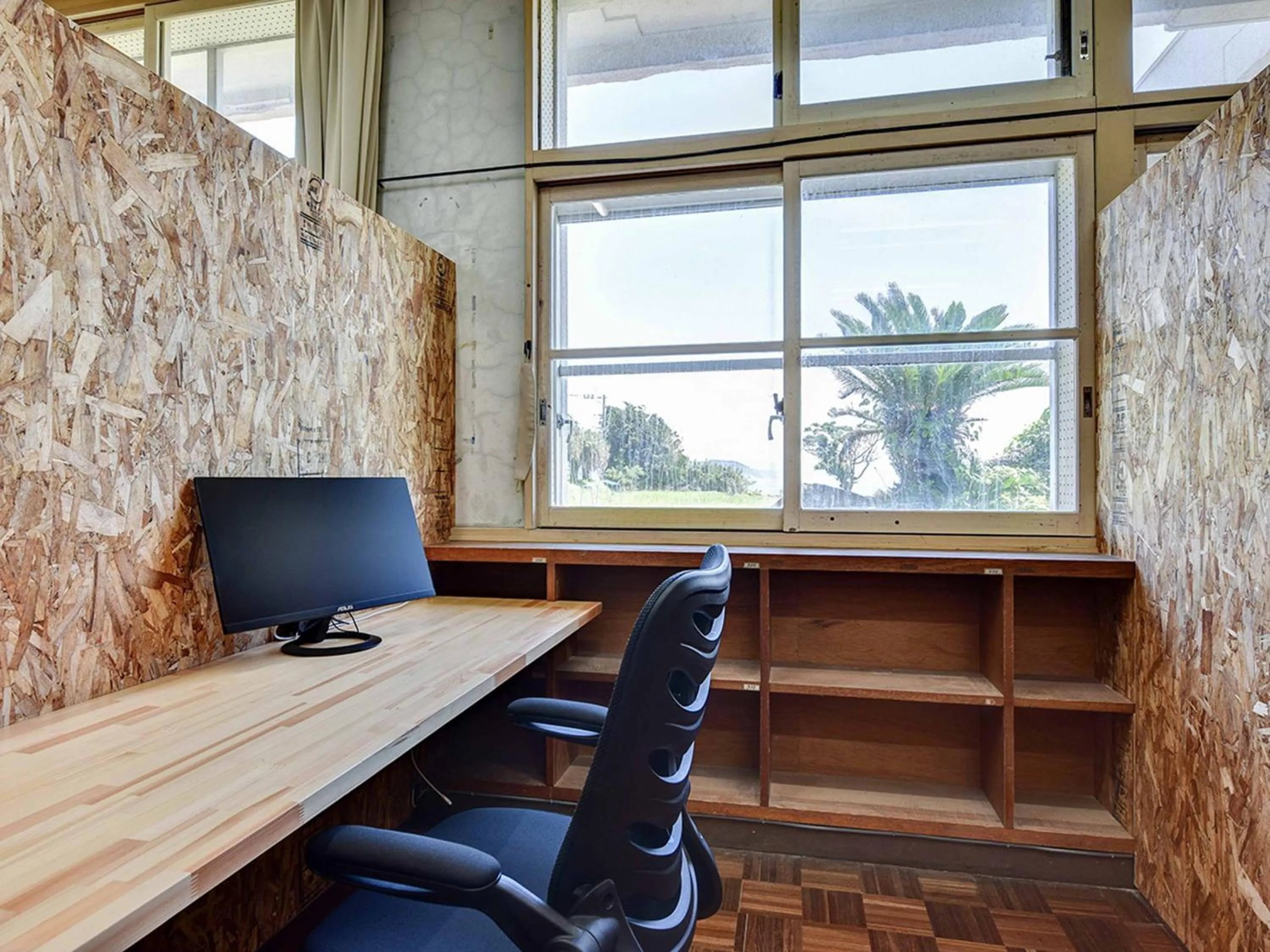 Business facilities in YUKUSA OHSUMI UMI no GAKKO