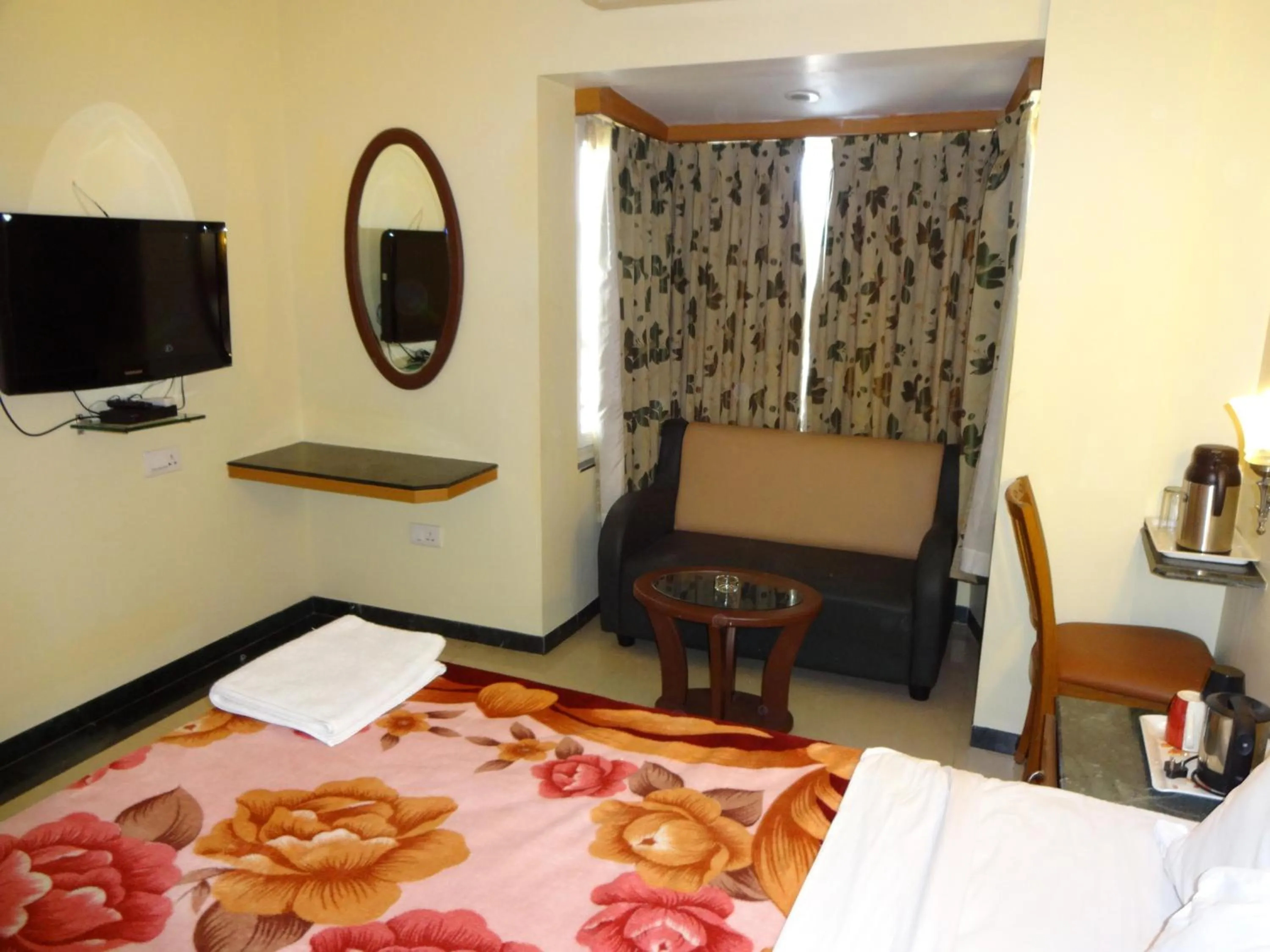 Deluxe Suite - single occupancy in Hotel Nahar Manchester Inn