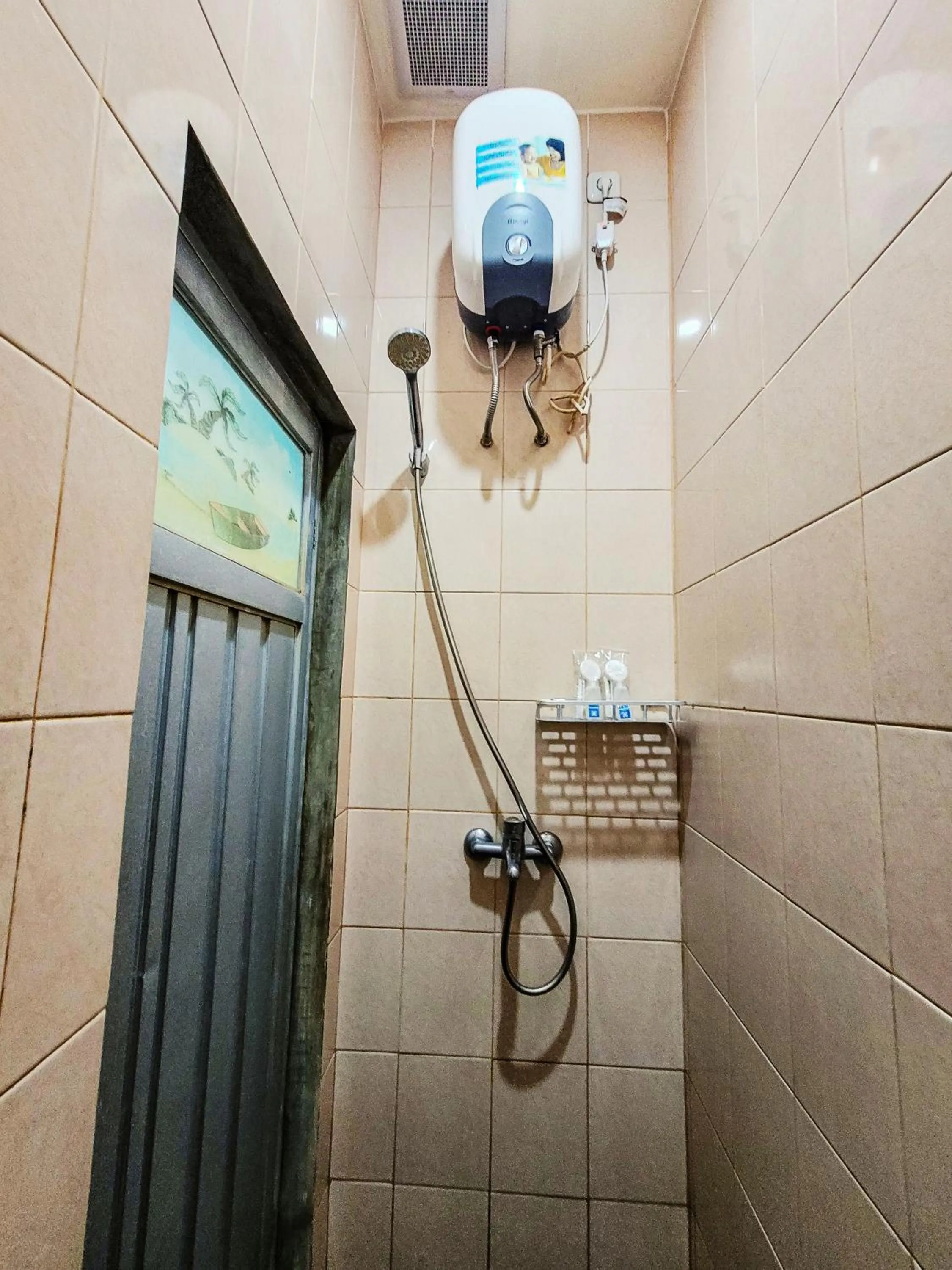 Shower in Anjuma Backpacker