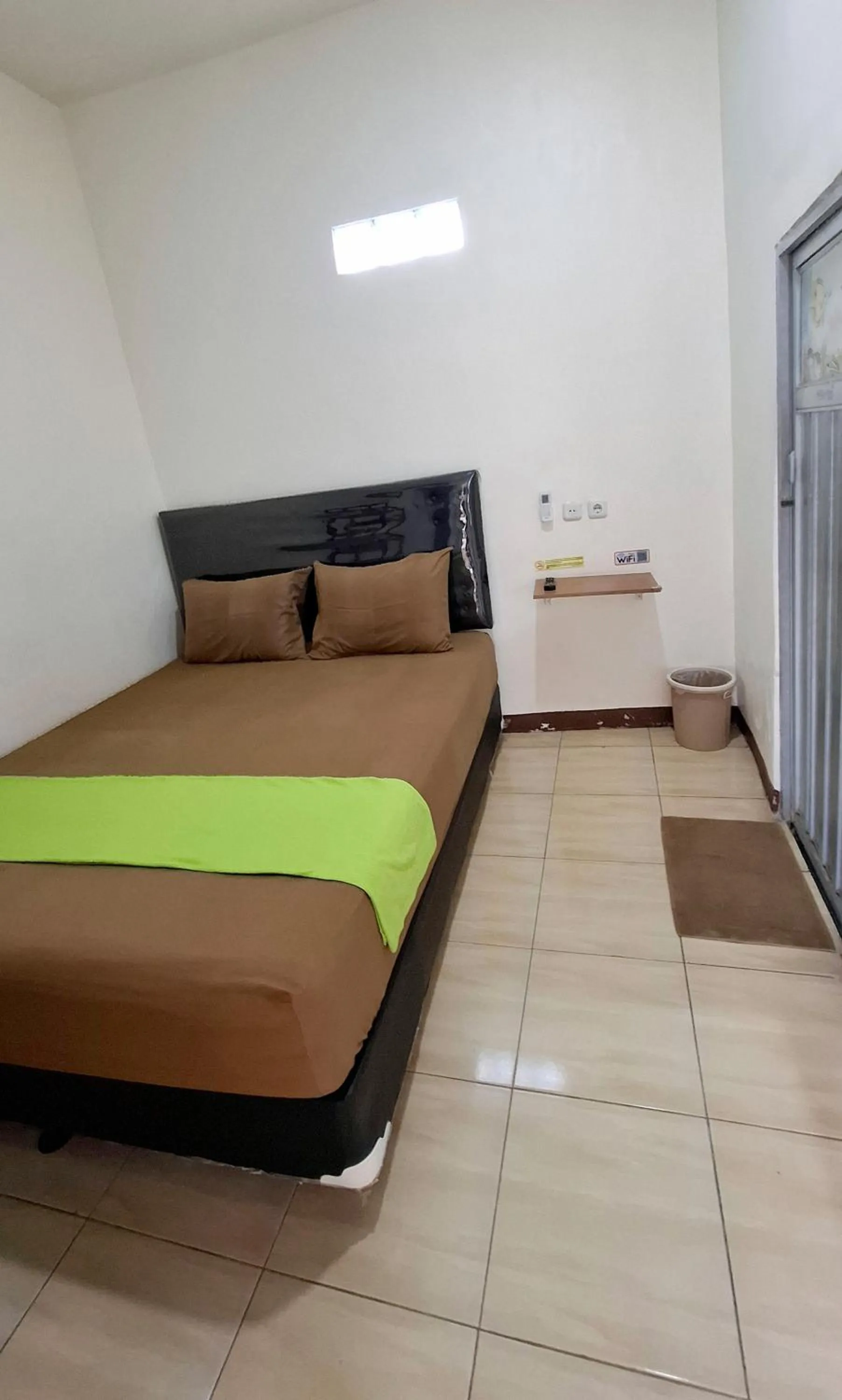 Bedroom, Bed in Anjuma Backpacker