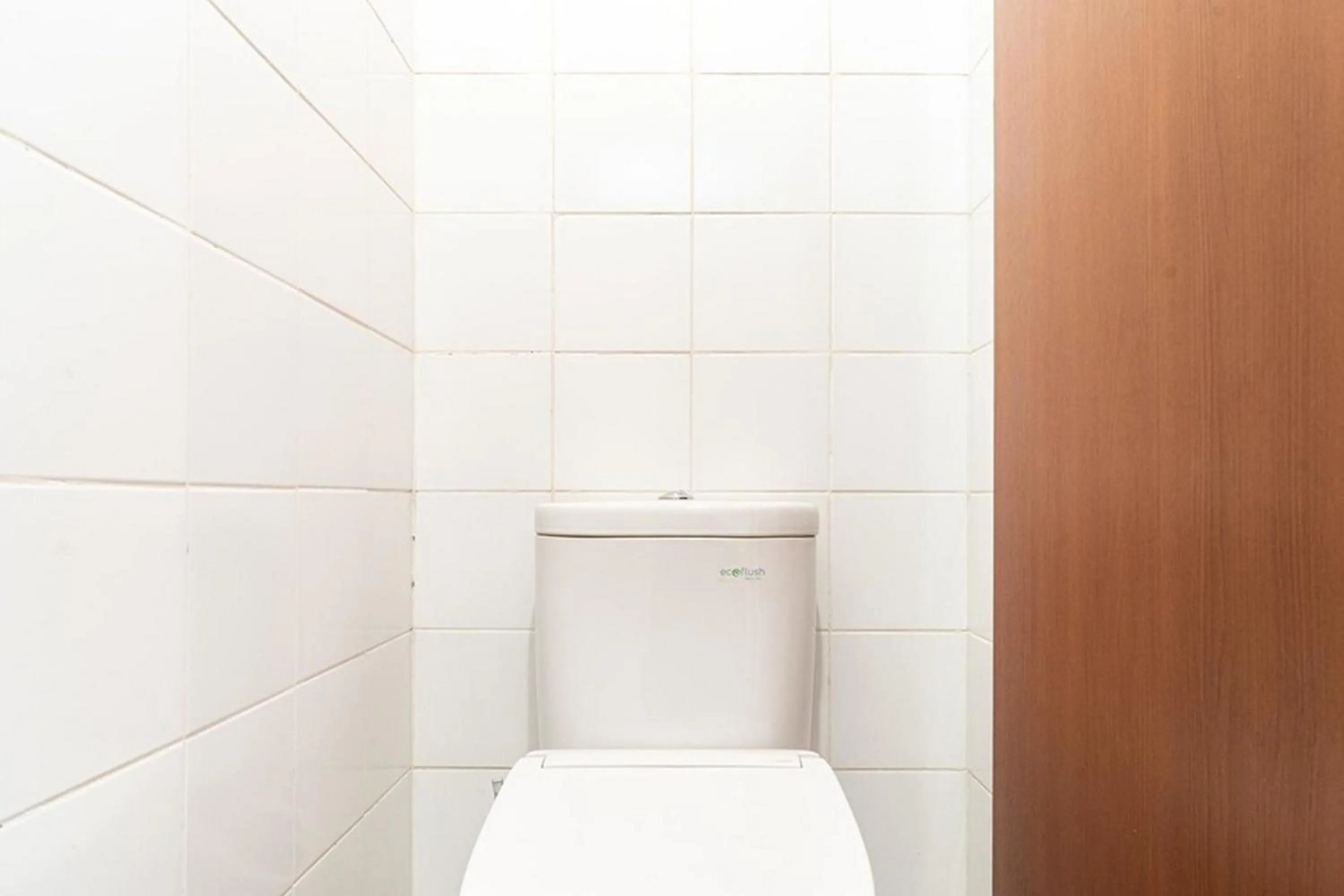 Bathroom in RedDoorz Plus @ EcoHome Citra Raya Tangerang