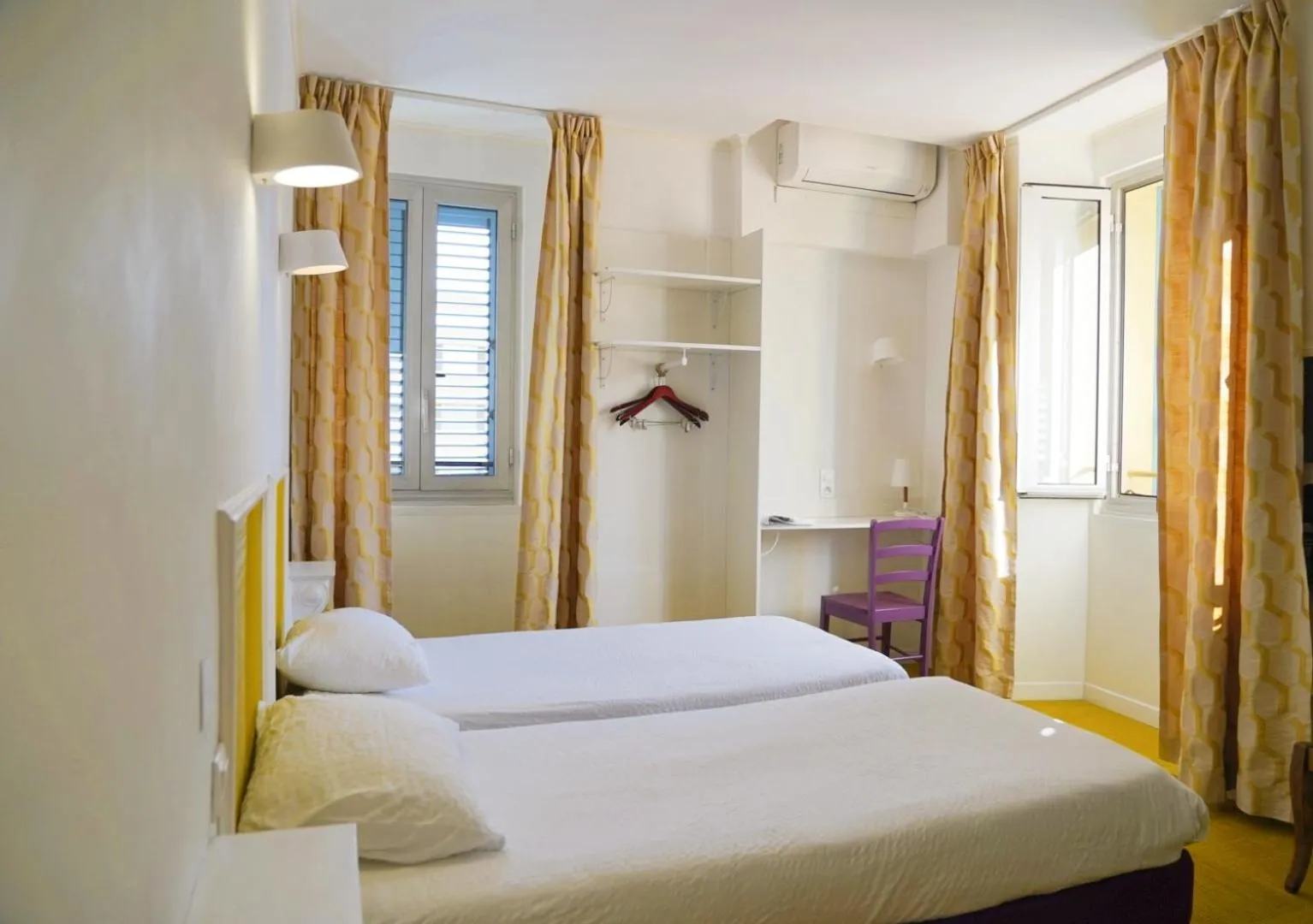 Bed in Sud Hôtel Restaurant