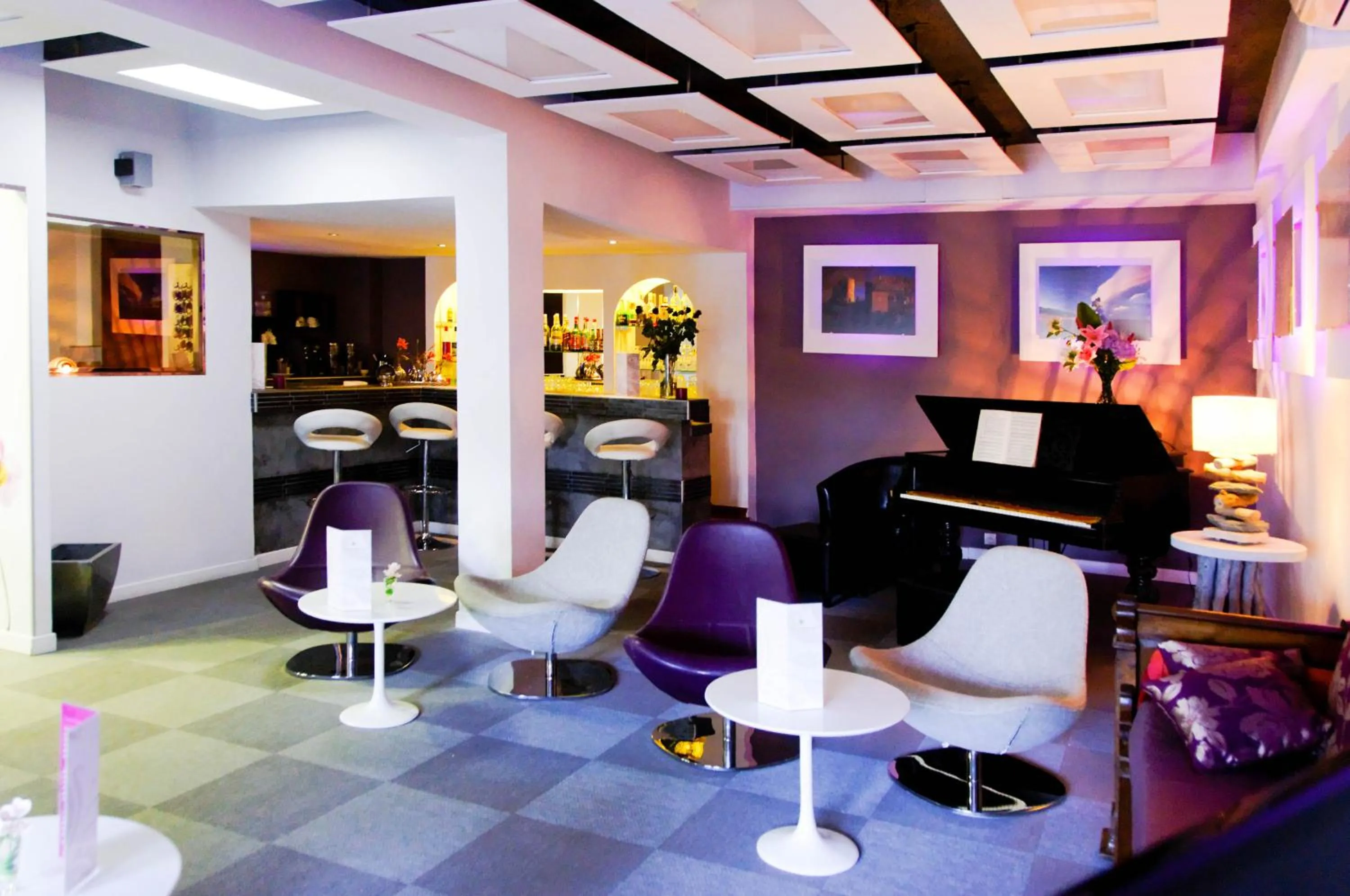 Lounge or bar in Sud Hôtel Restaurant