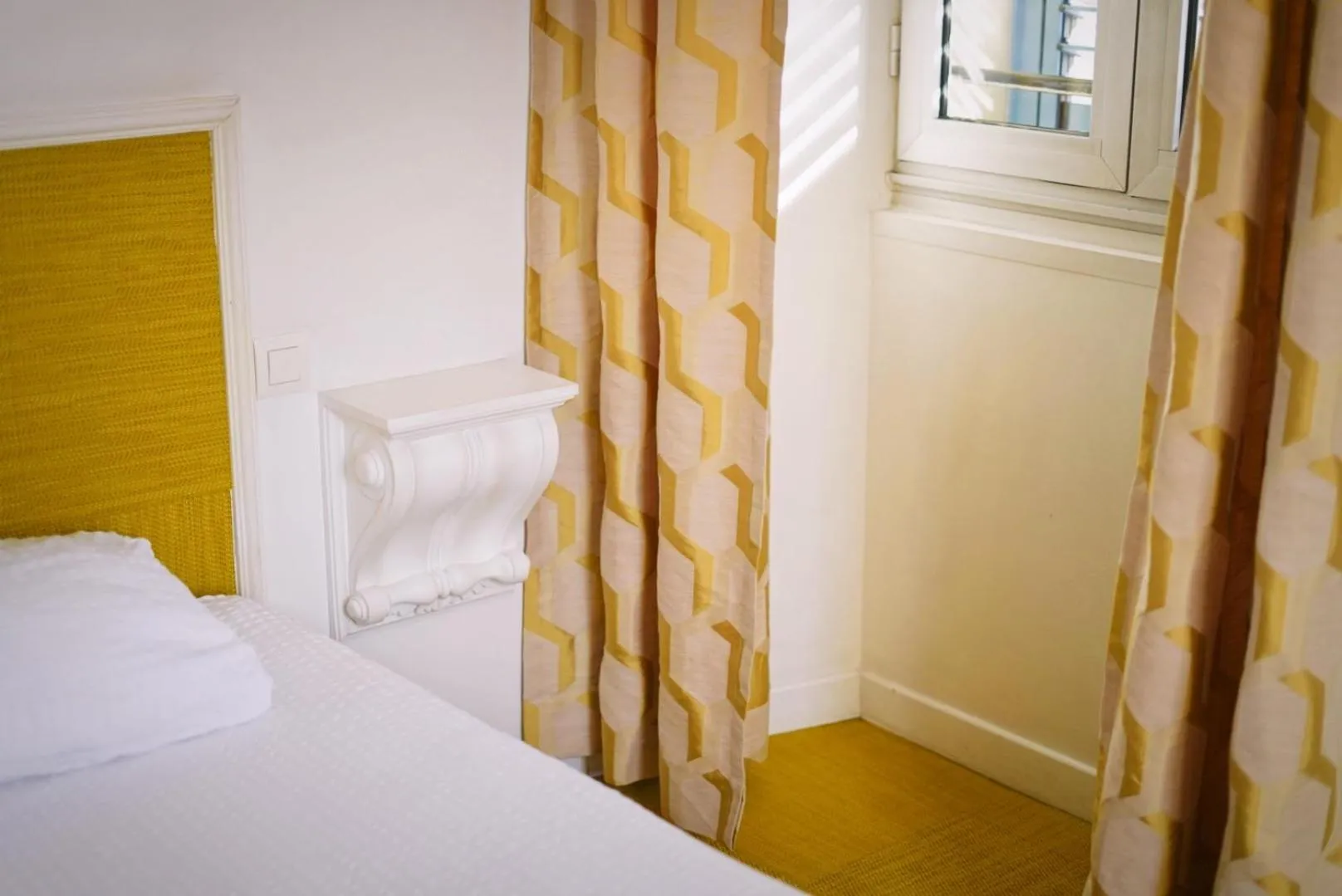 Bed in Sud Hôtel Restaurant