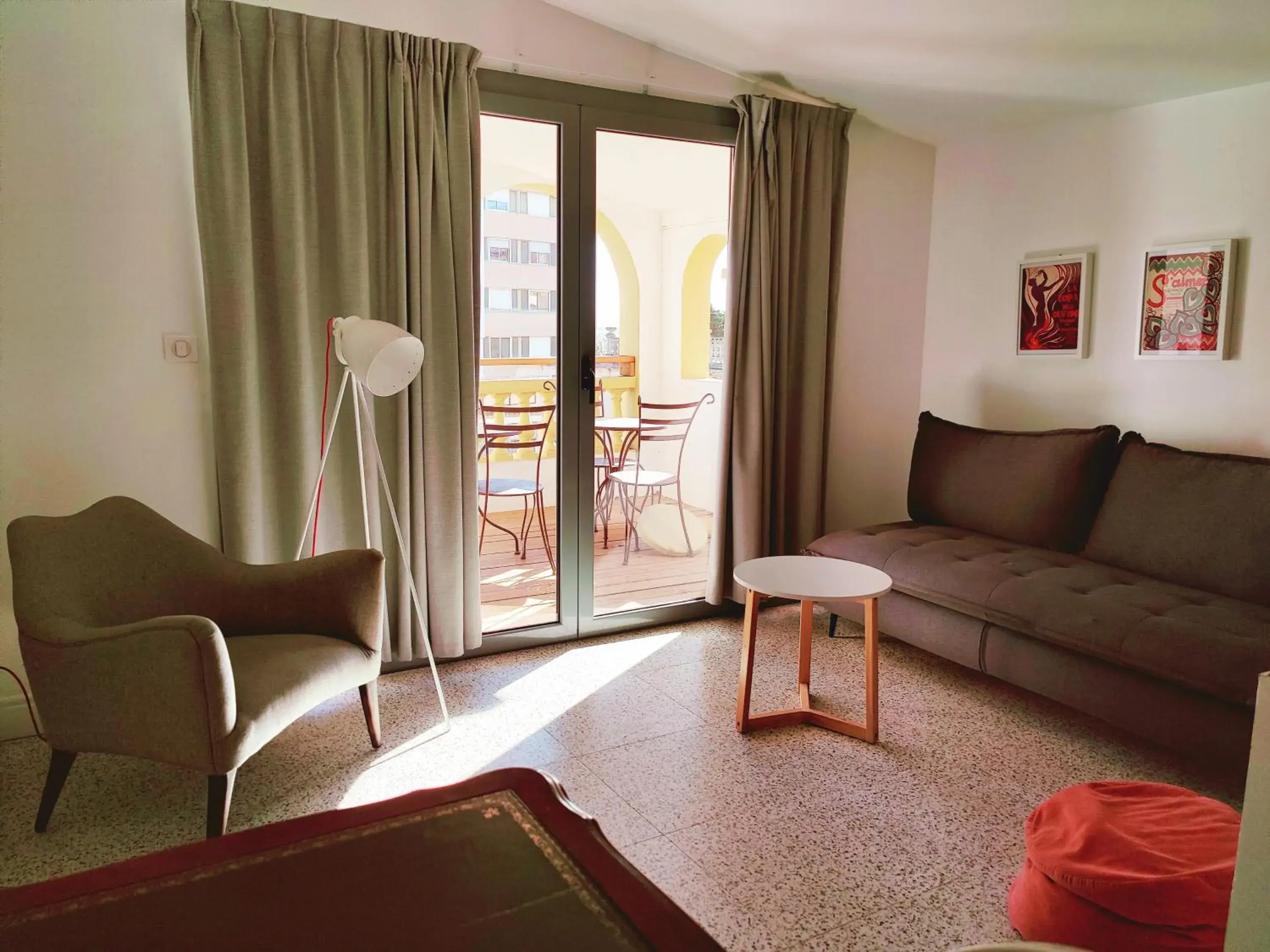 Apartment with Terrace in Sud Hôtel Restaurant Apartment with Terrace in Sud Hôtel Restaurant