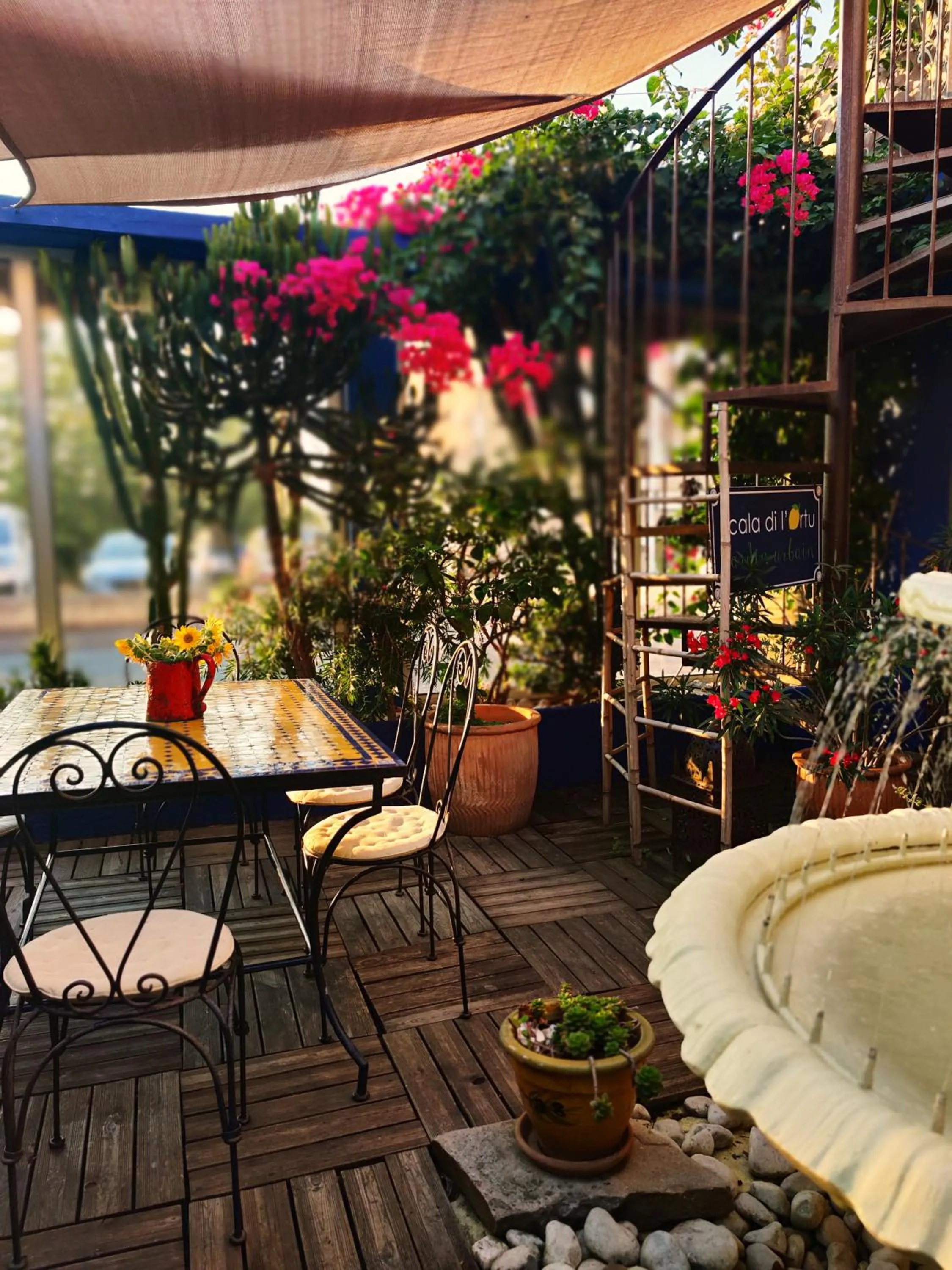 Patio in Sud Hôtel Restaurant