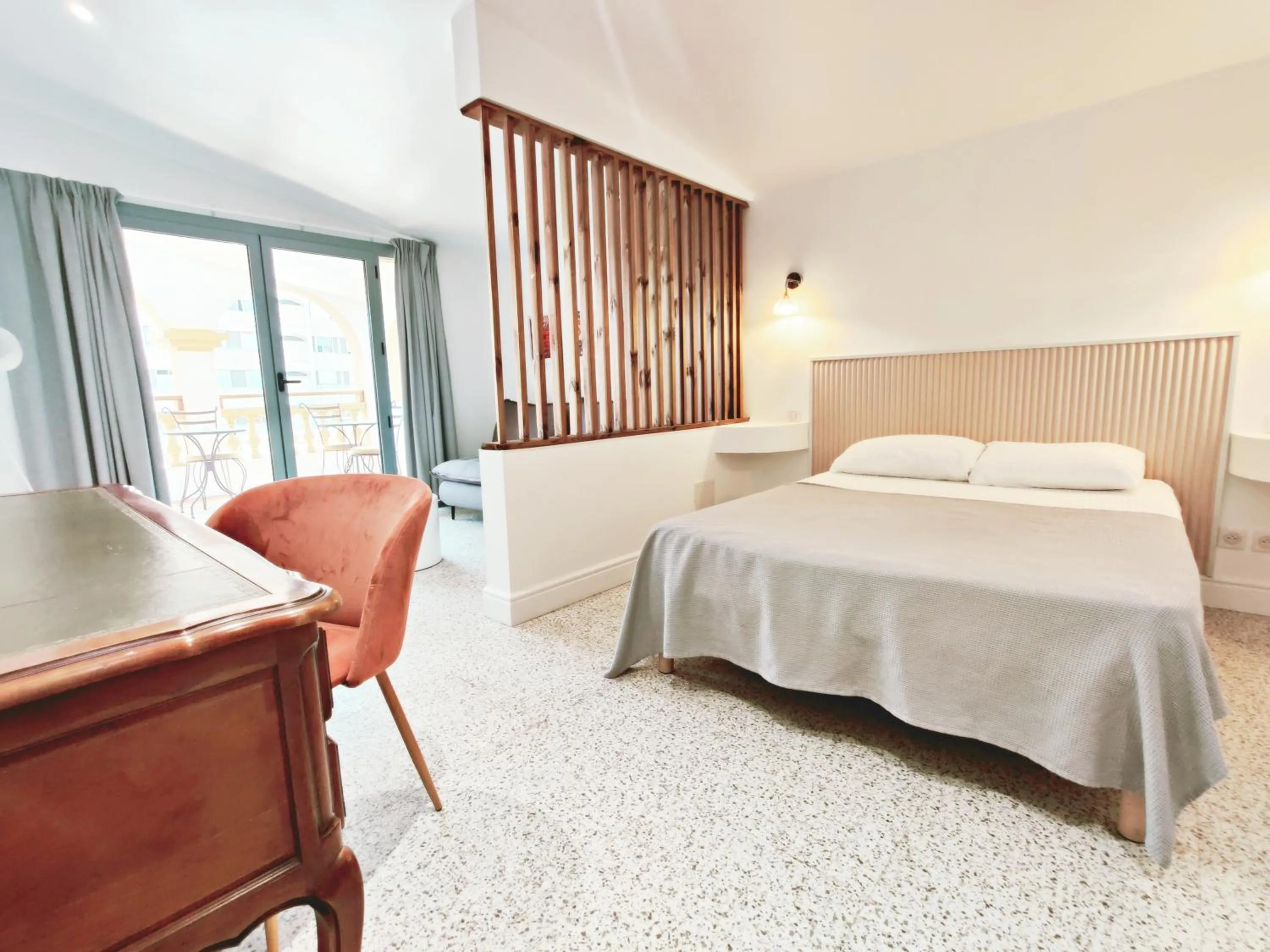 Bed in Sud Hôtel Restaurant