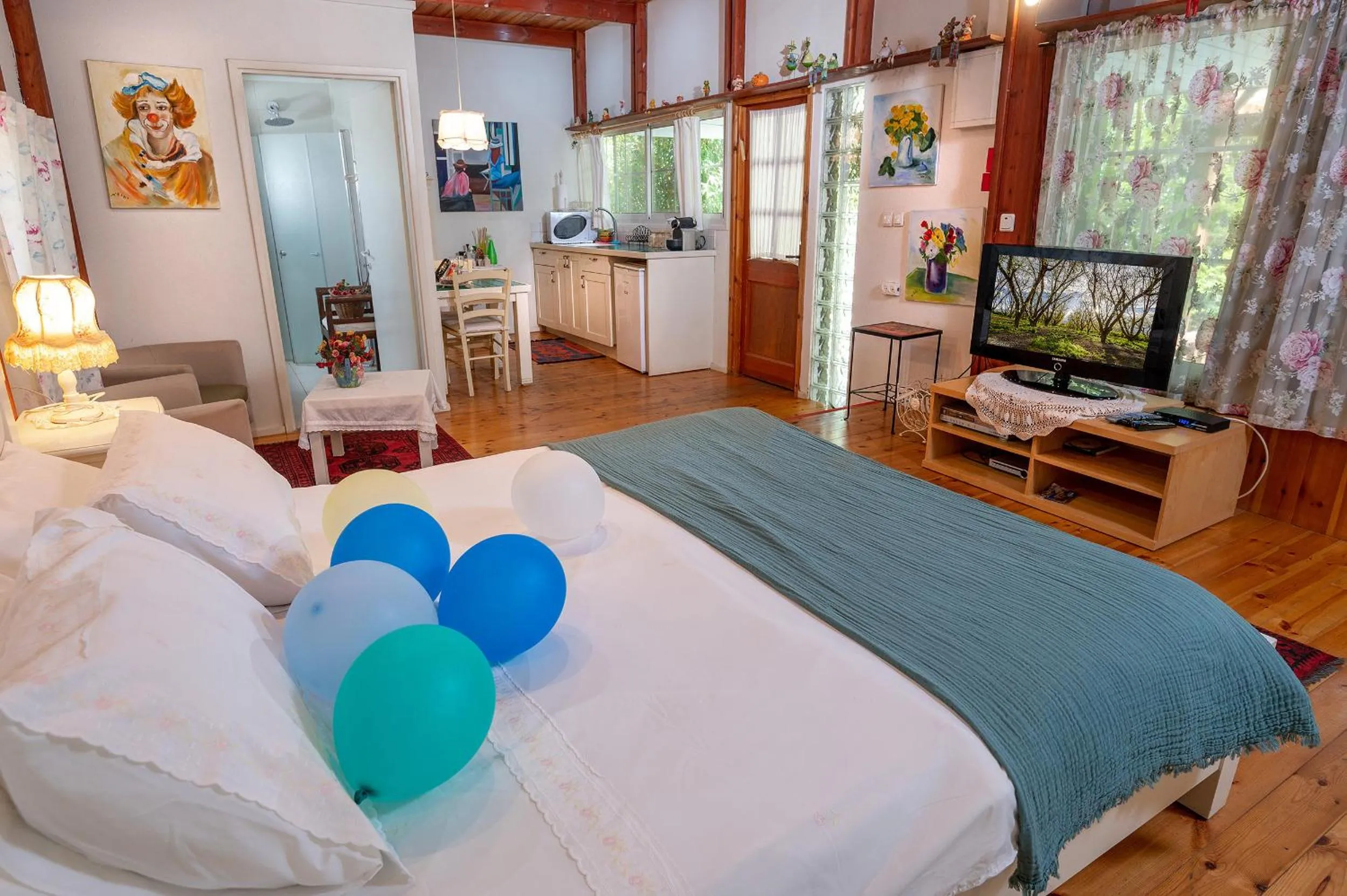 Bed in Marom Romance