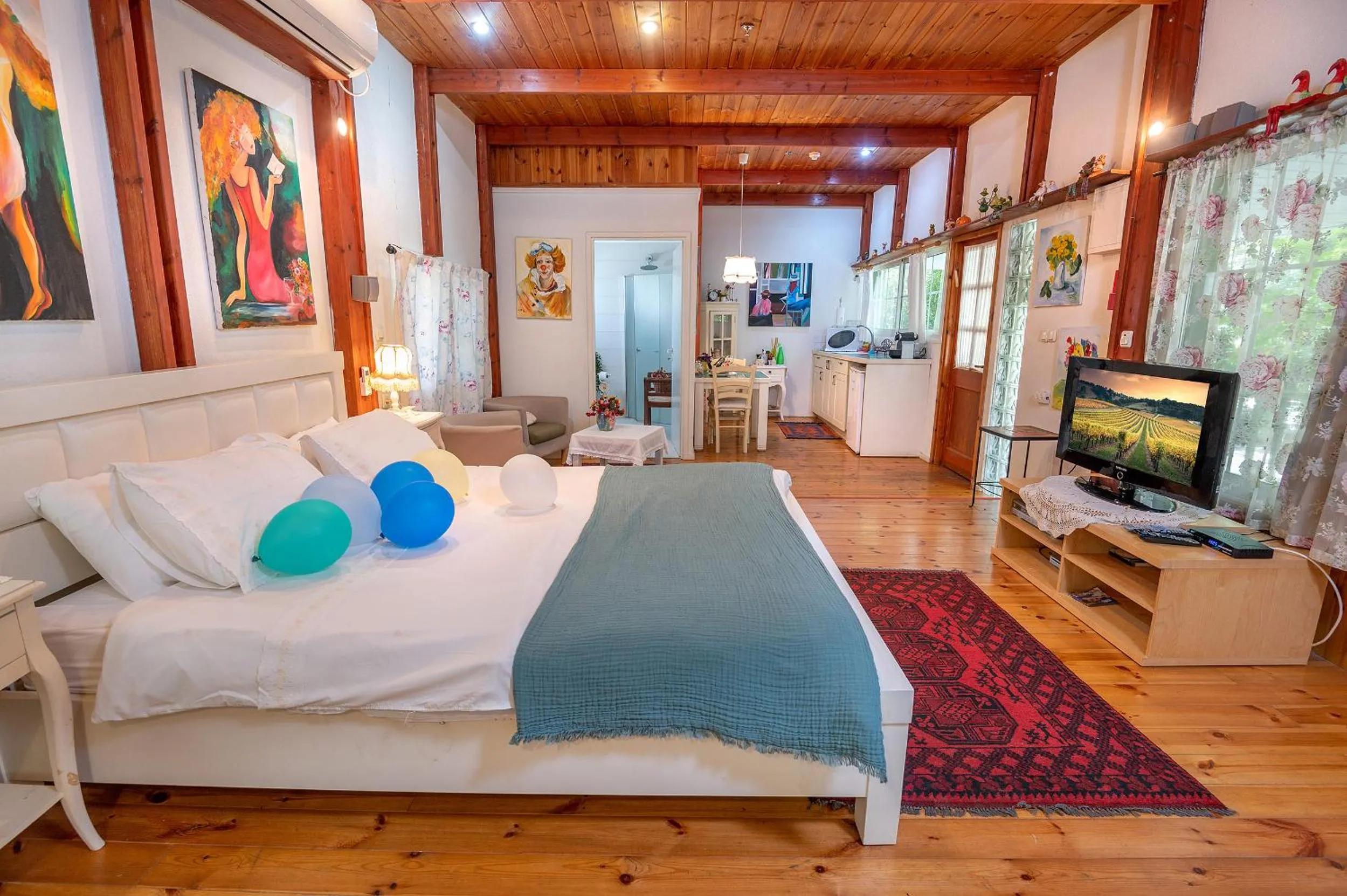 Bed in Marom Romance