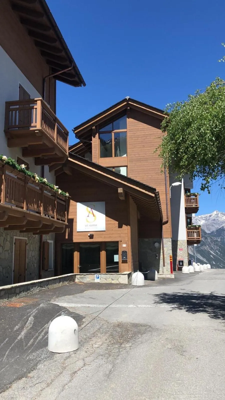Facade/entrance in Ai Suma Residence