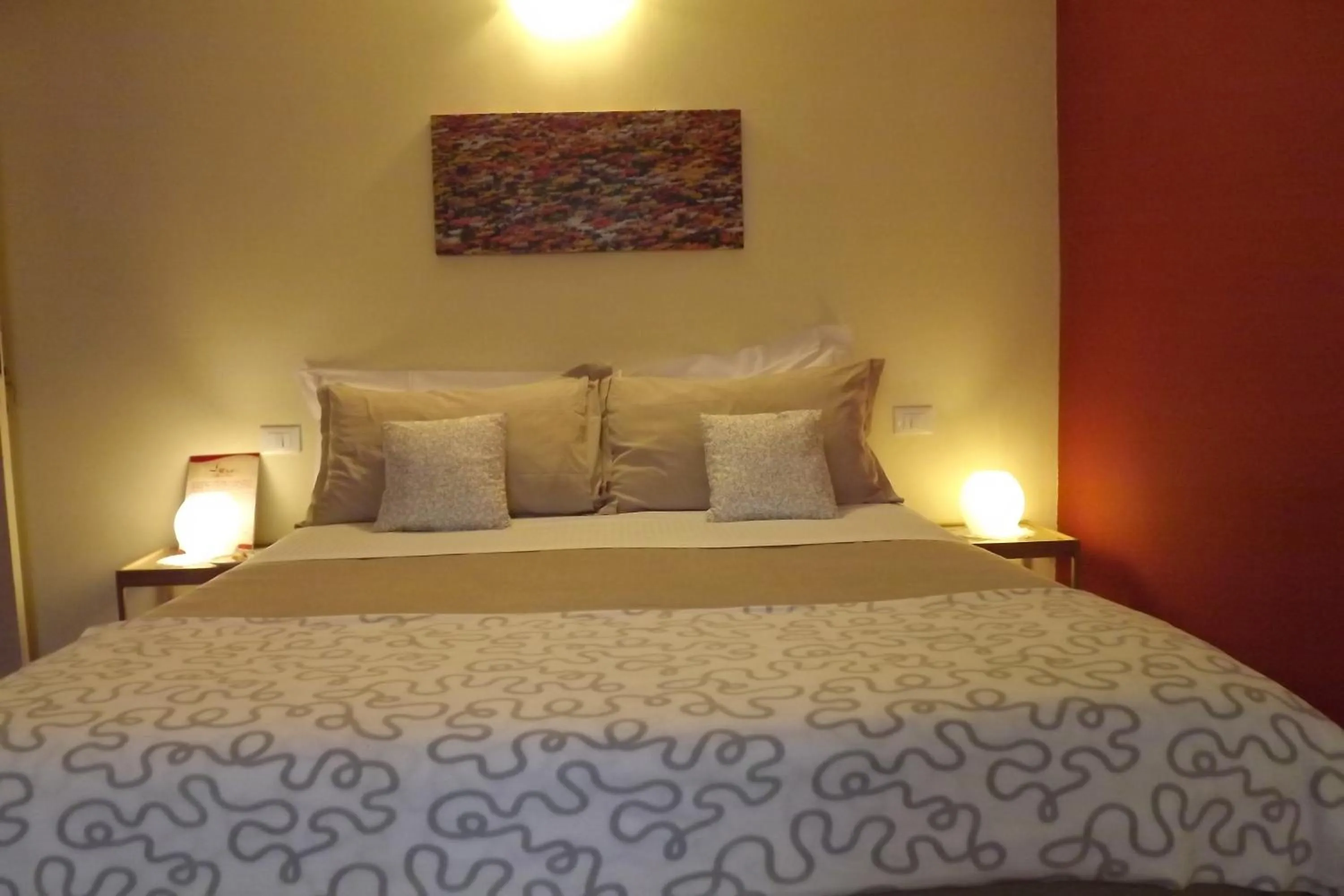 Bed in B&B Il Tempo Del Vento in front of the Castle