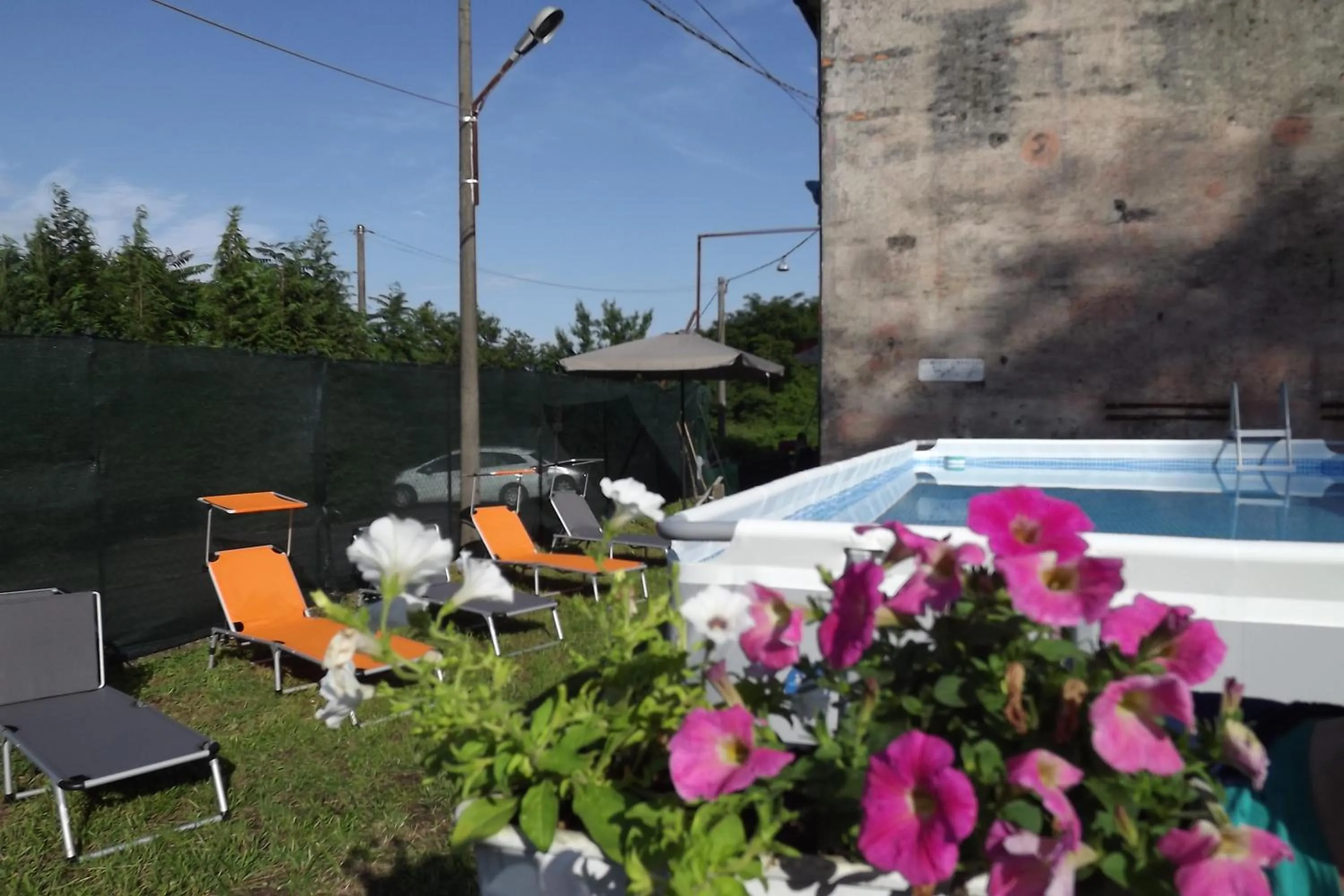 Garden in B&B Il Tempo Del Vento in front of the Castle