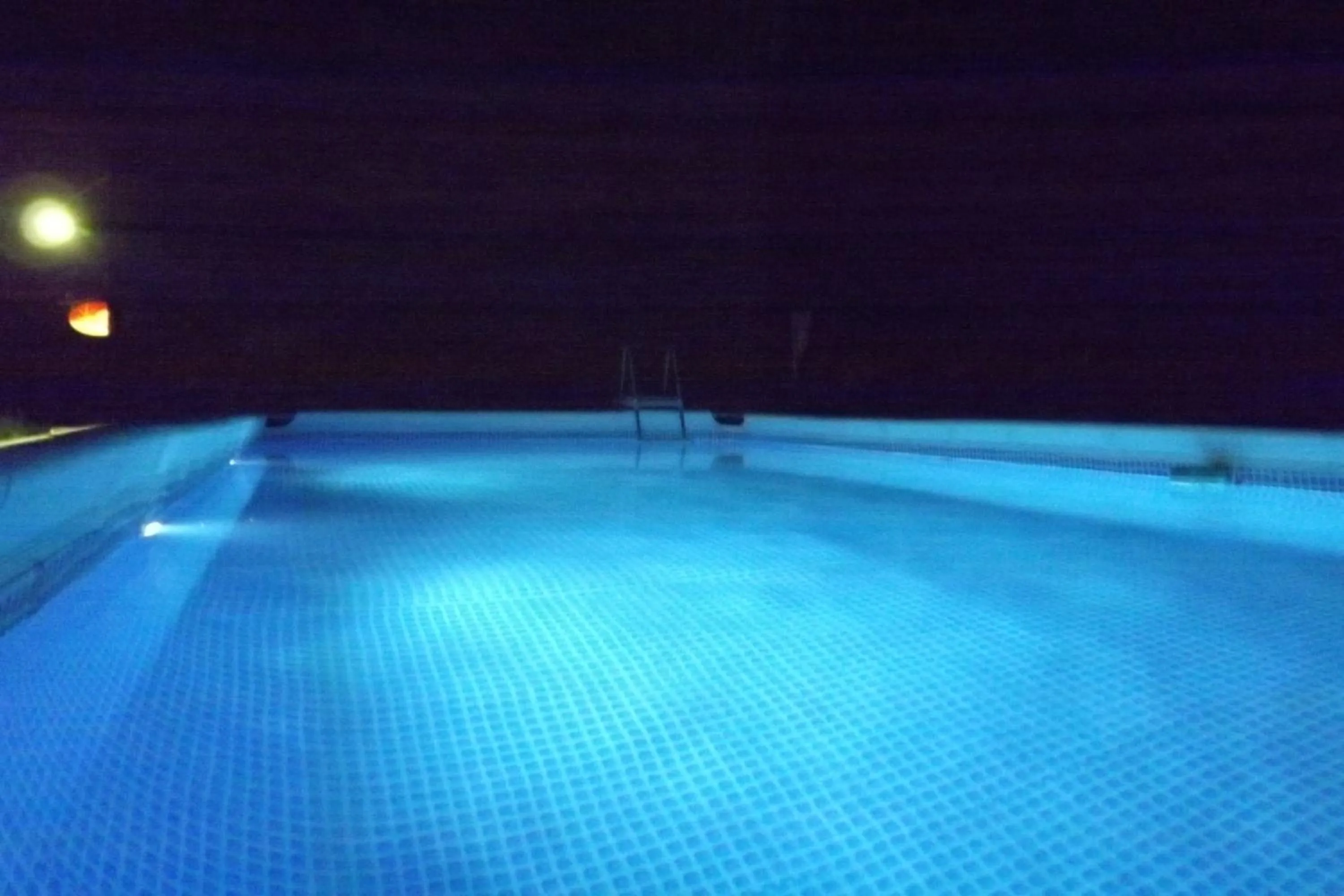 Swimming pool in B&B Il Tempo Del Vento in front of the Castle