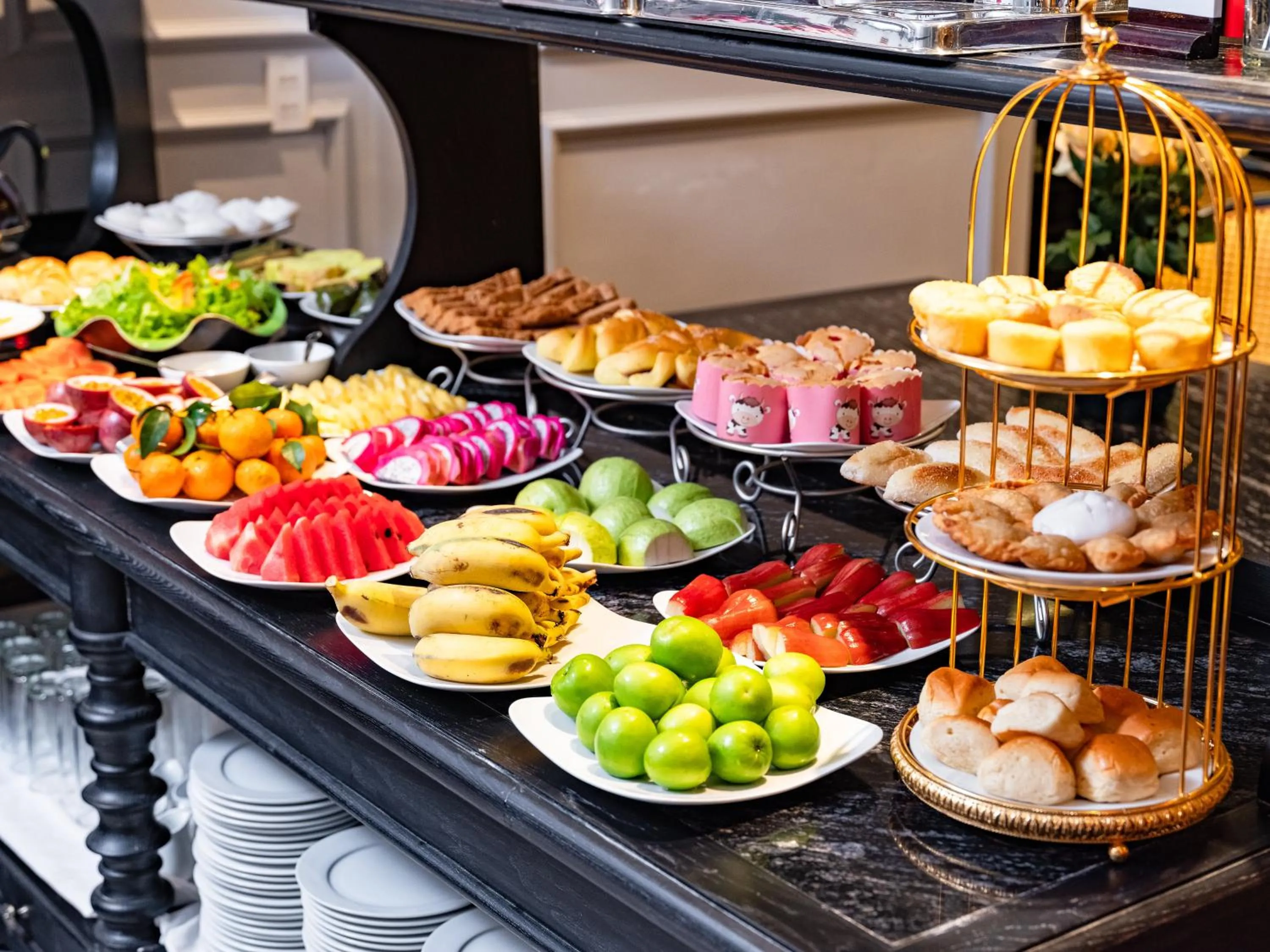 Buffet breakfast in Hue Serene Palace Hotel