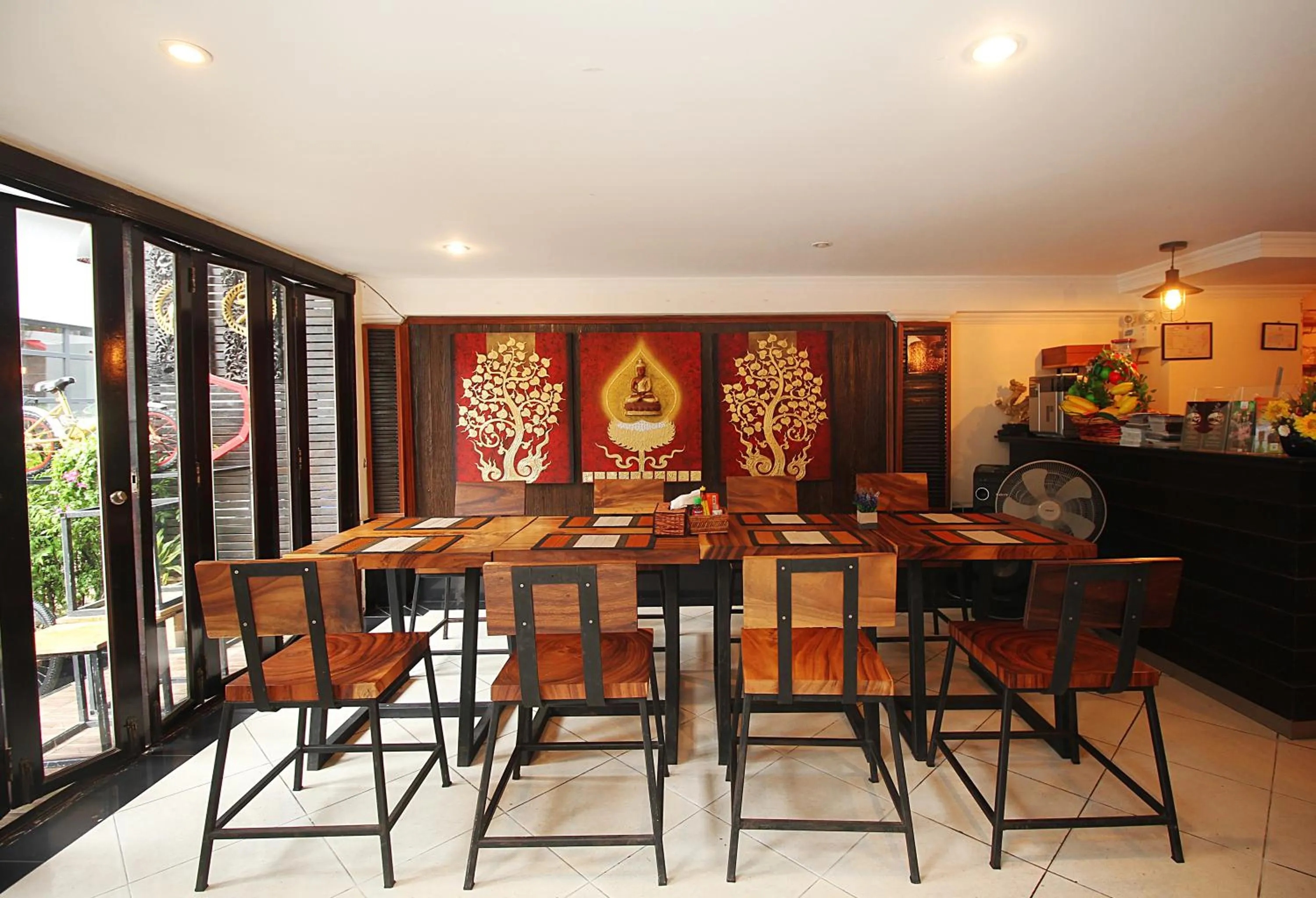 Restaurant/places to eat in Sky Silk Decoration House