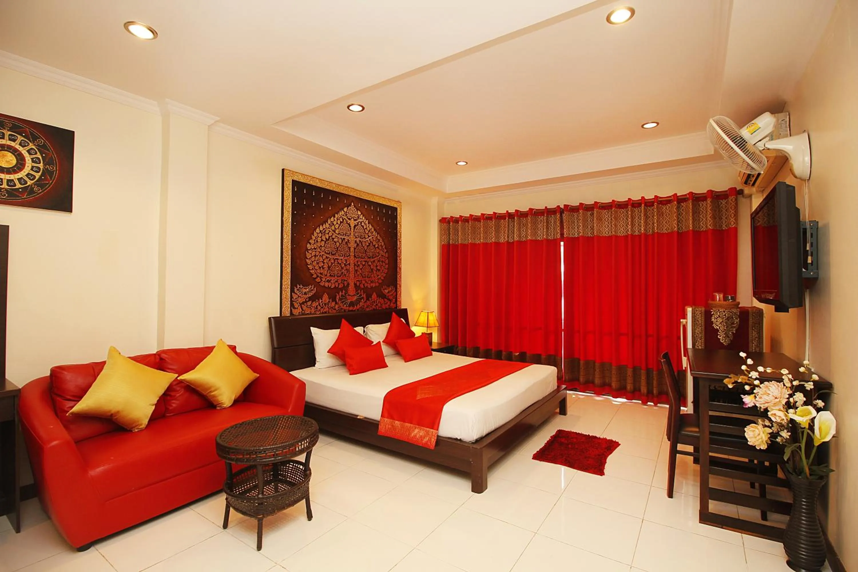 Photo of the whole room, Bed in Sky Silk Decoration House
