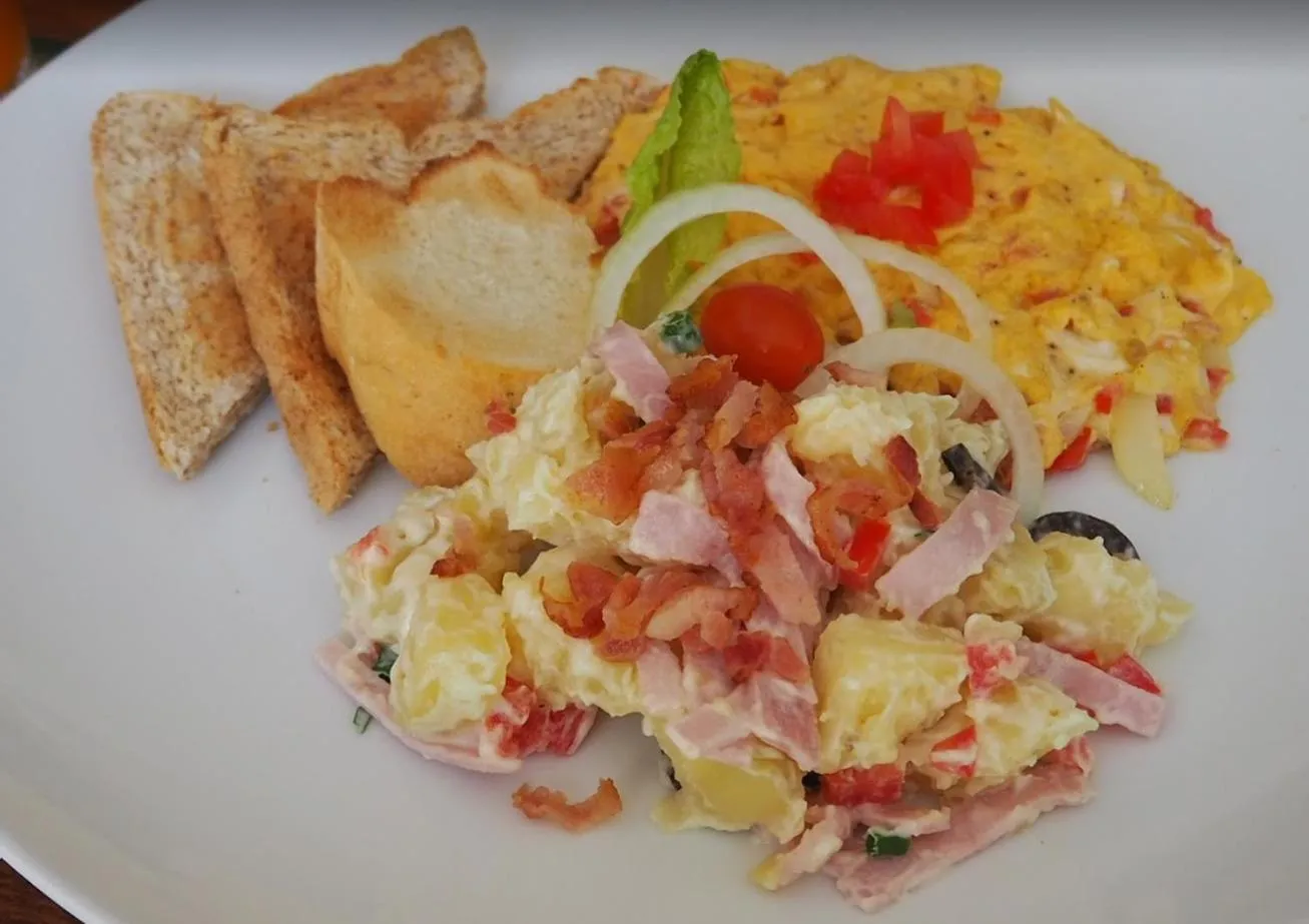 Continental breakfast in Sky Silk Decoration House