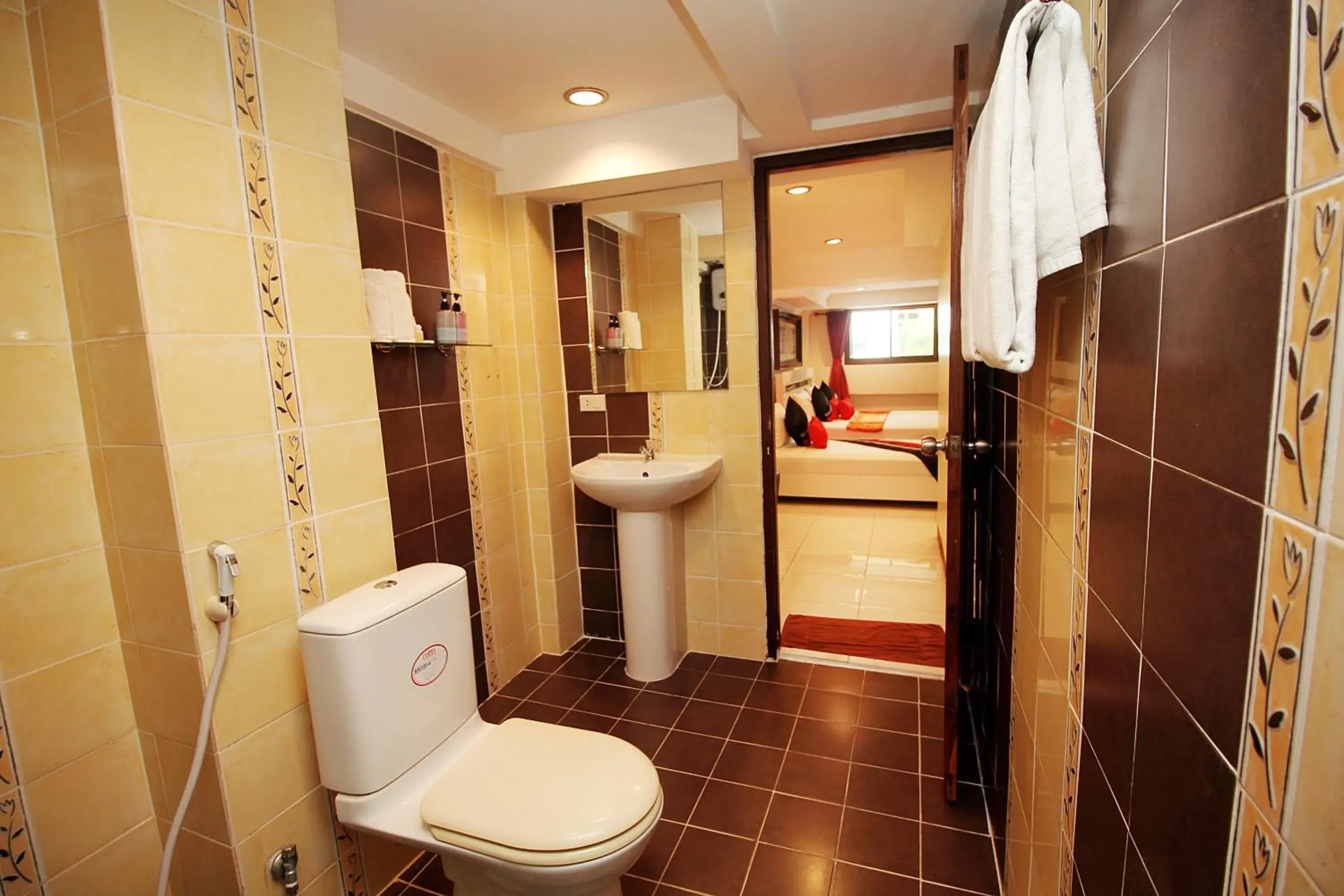 Comfort Triple Room with Shower in Sky Silk Decoration House Comfort Triple Room with Shower in Sky Silk Decoration House