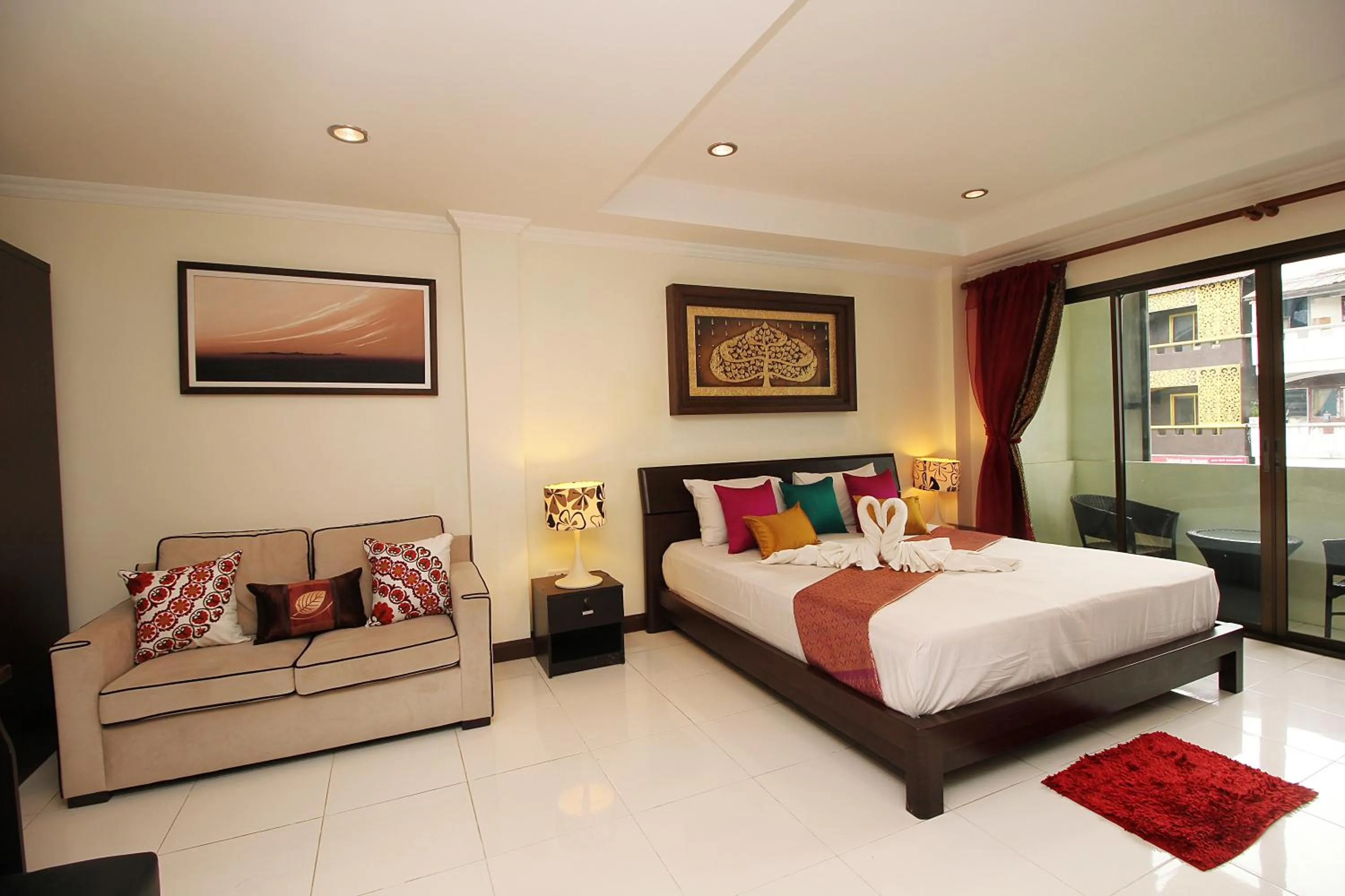 Photo of the whole room, Bed in Sky Silk Decoration House