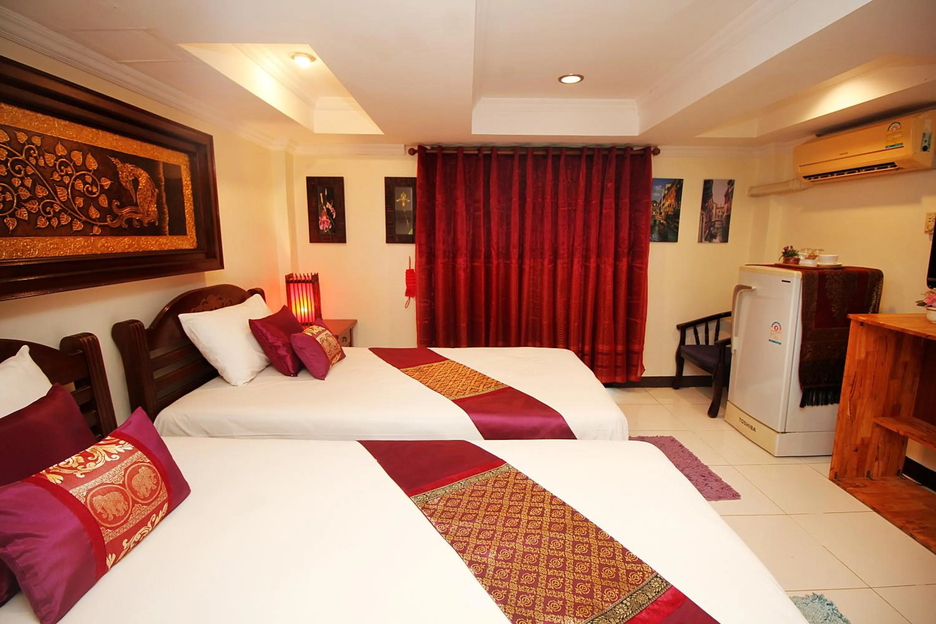 Photo of the whole room, Bed in Sky Silk Decoration House