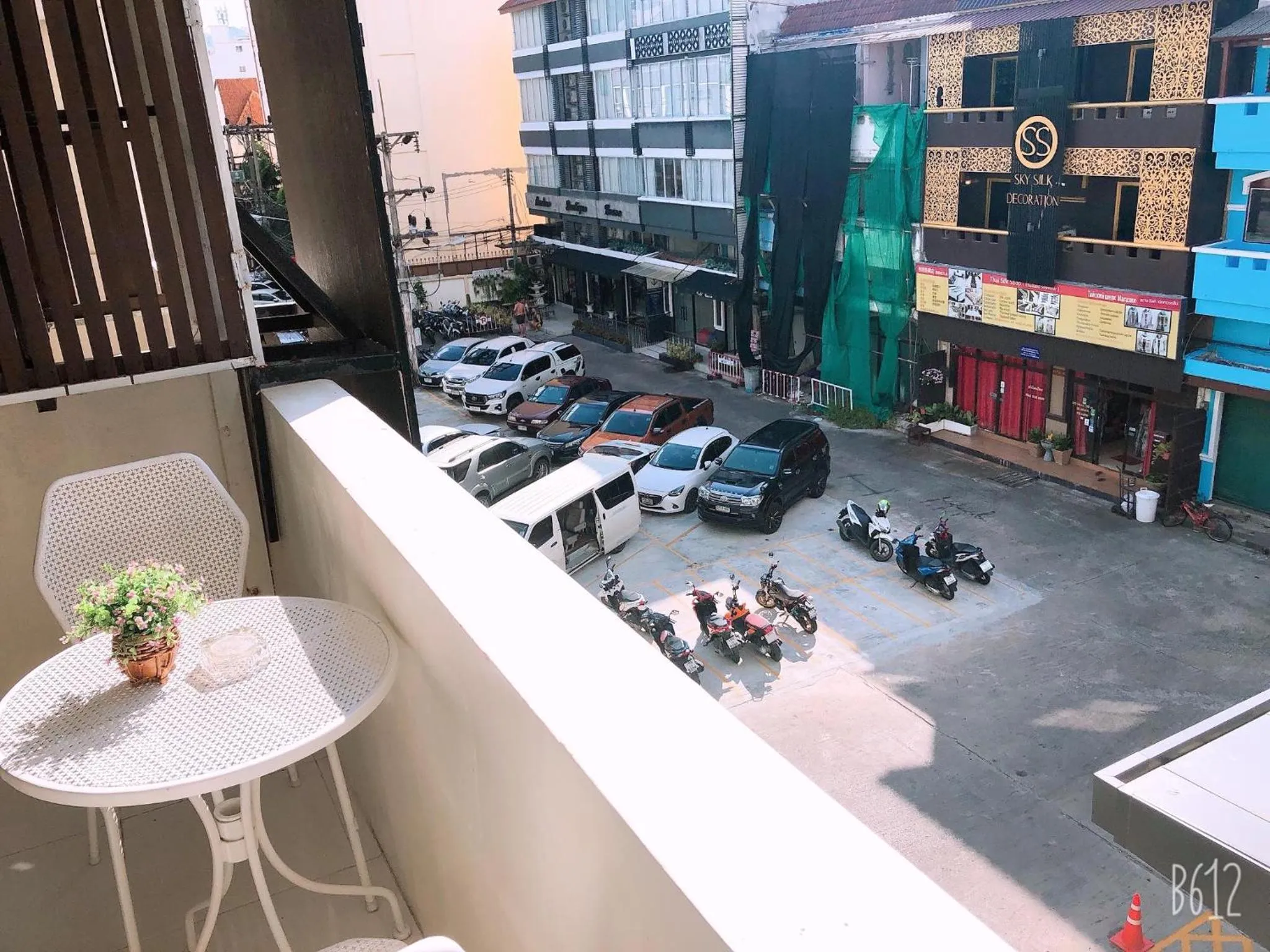 Street view in Sky Silk Decoration House