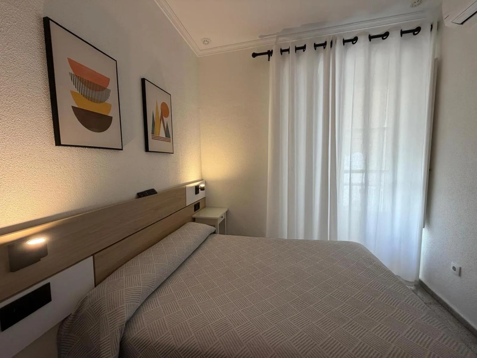 Bedroom, Bed in Hostal Bahía