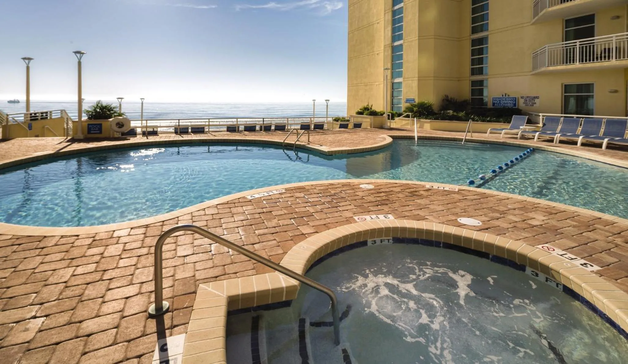 Swimming pool in Club Wyndham Ocean Boulevard