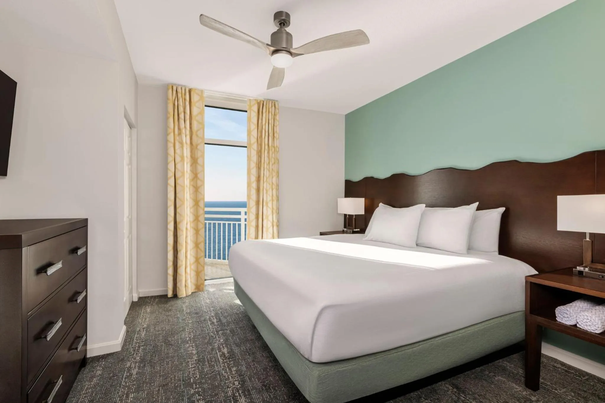 Bedroom, Bed in Club Wyndham Ocean Boulevard