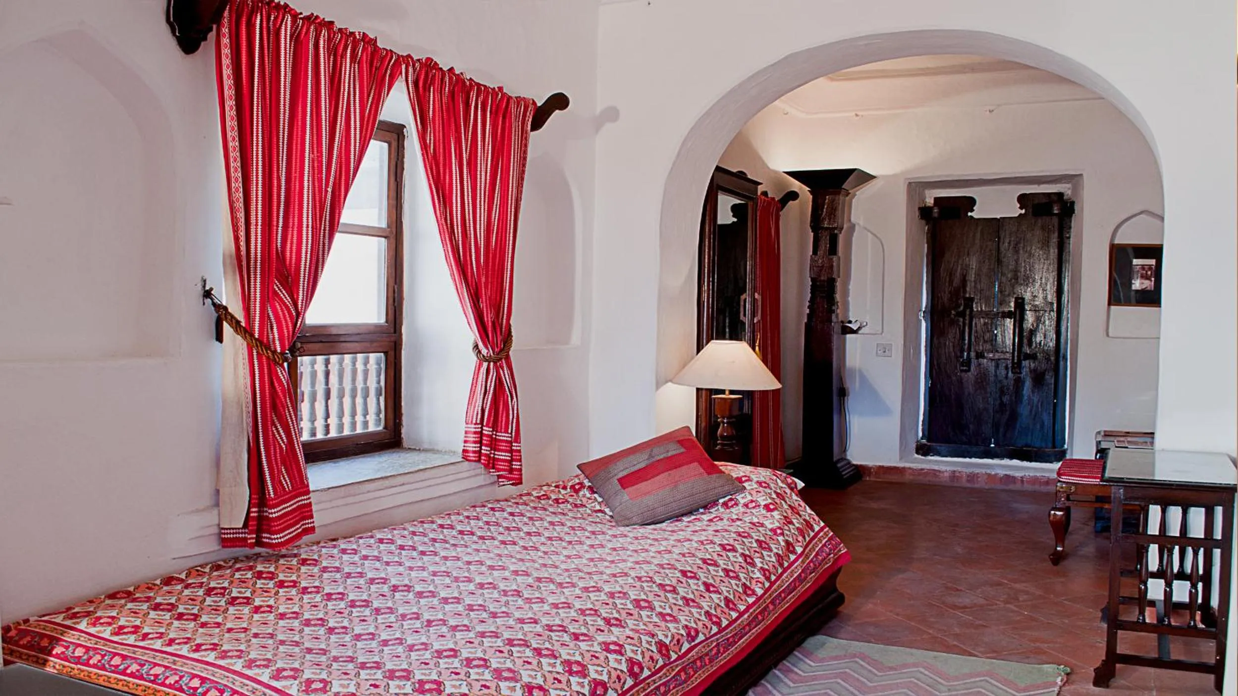Bed in Neemrana Fort-Palace