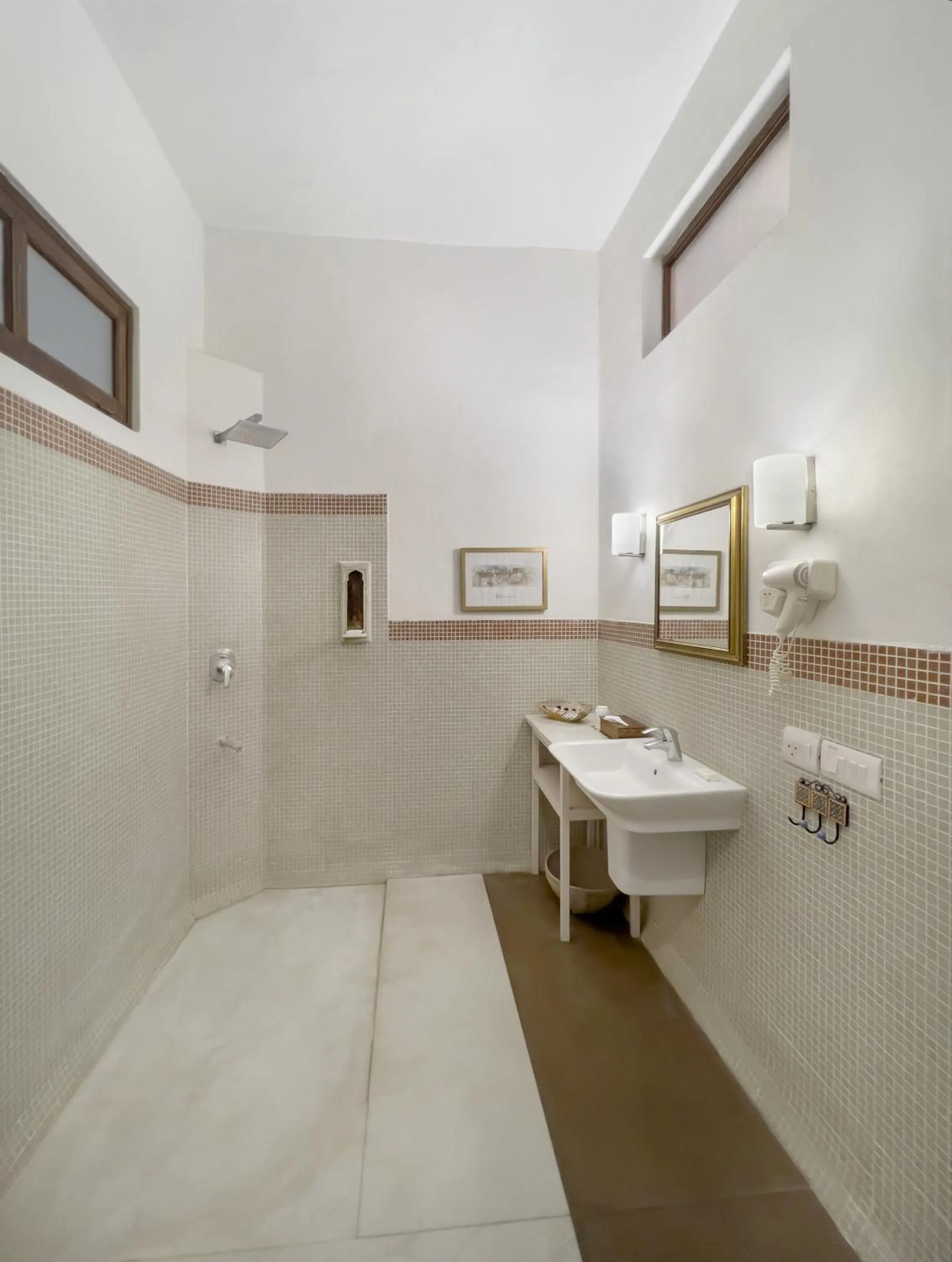 Shower in Neemrana Fort-Palace