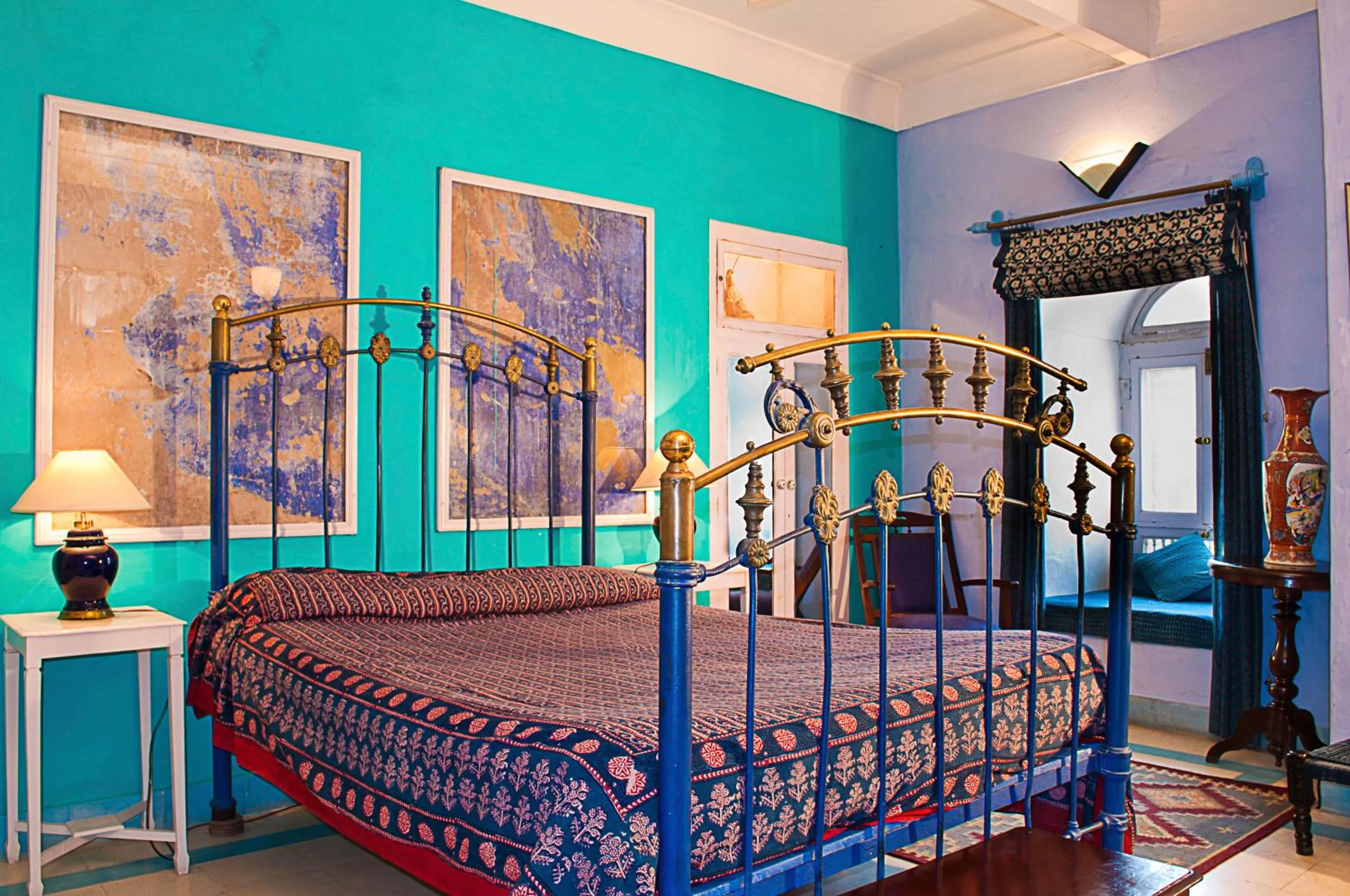 Bed in Neemrana Fort-Palace