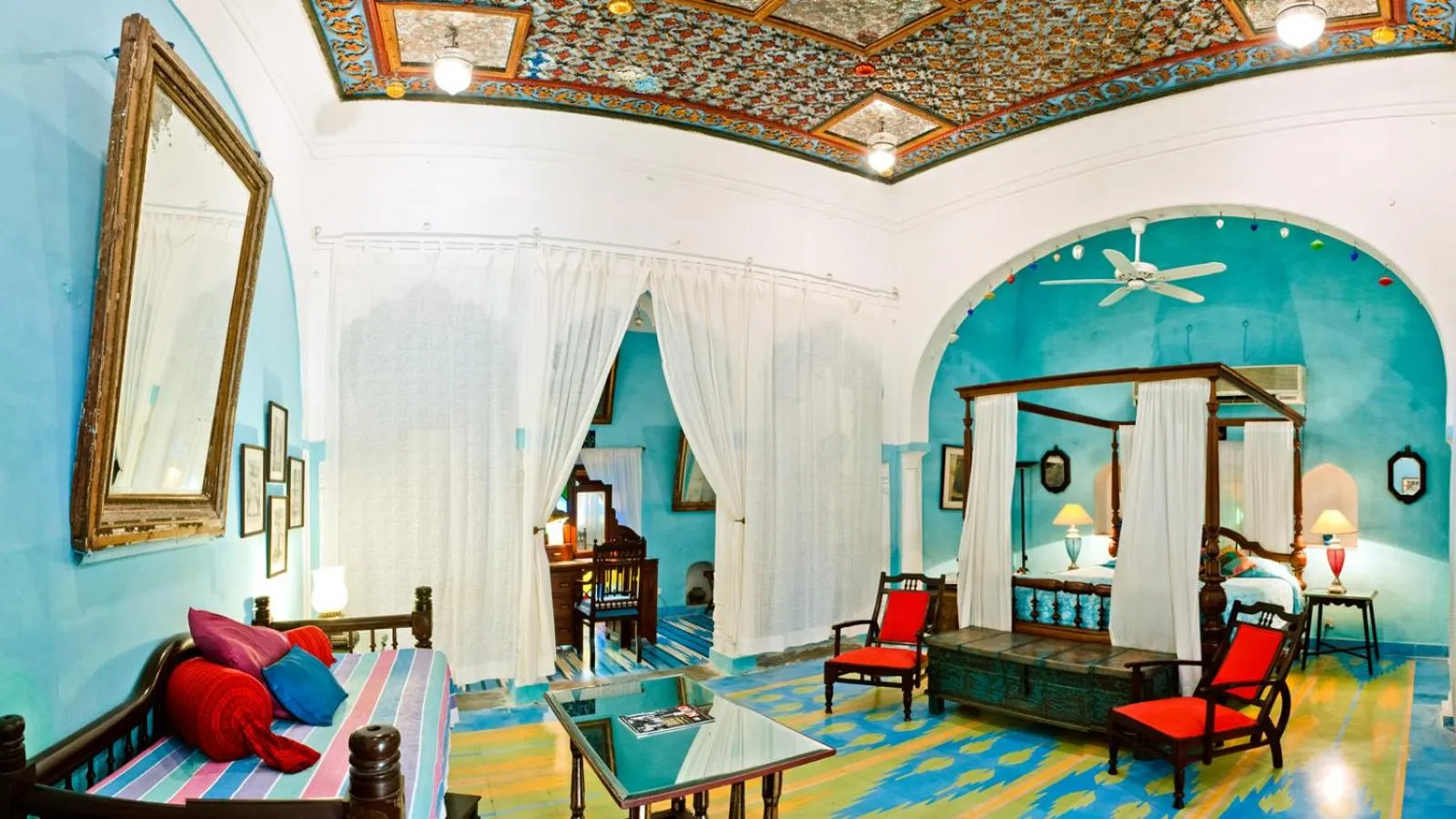 Bed in Neemrana Fort-Palace