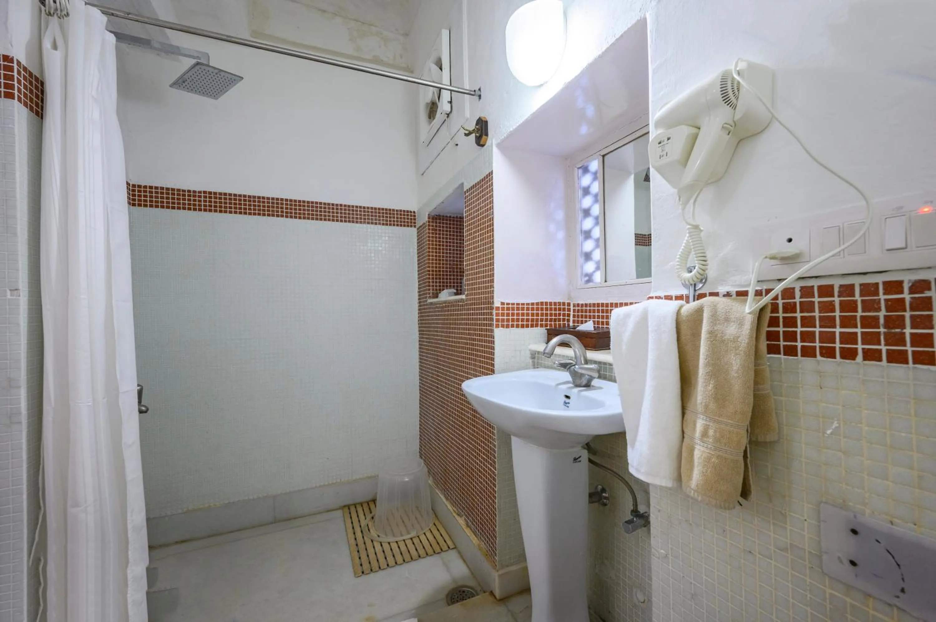 Shower in Neemrana Fort-Palace