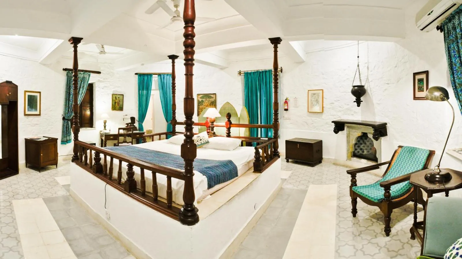 Bed in Neemrana Fort-Palace