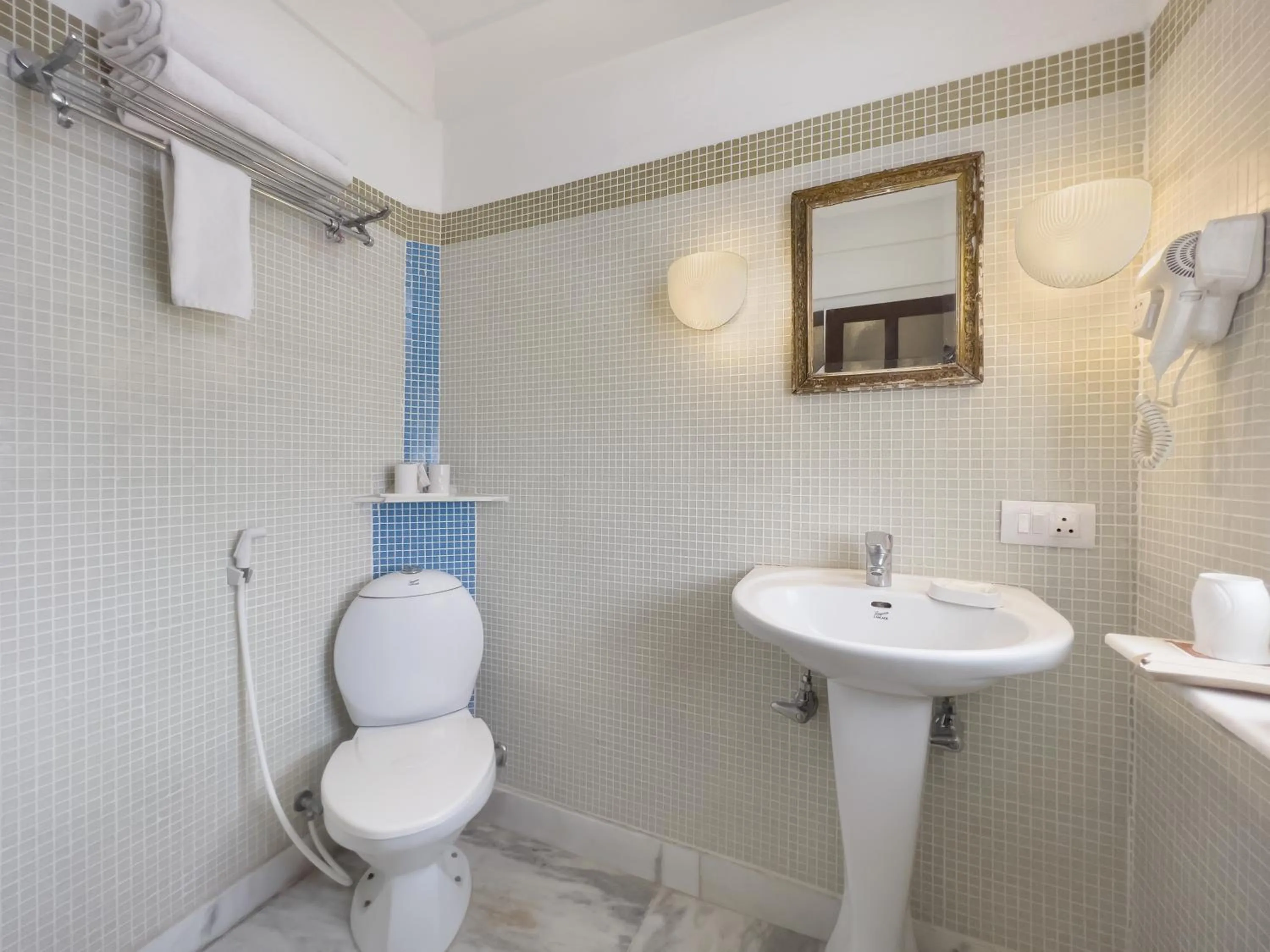 Shower in Neemrana Fort-Palace