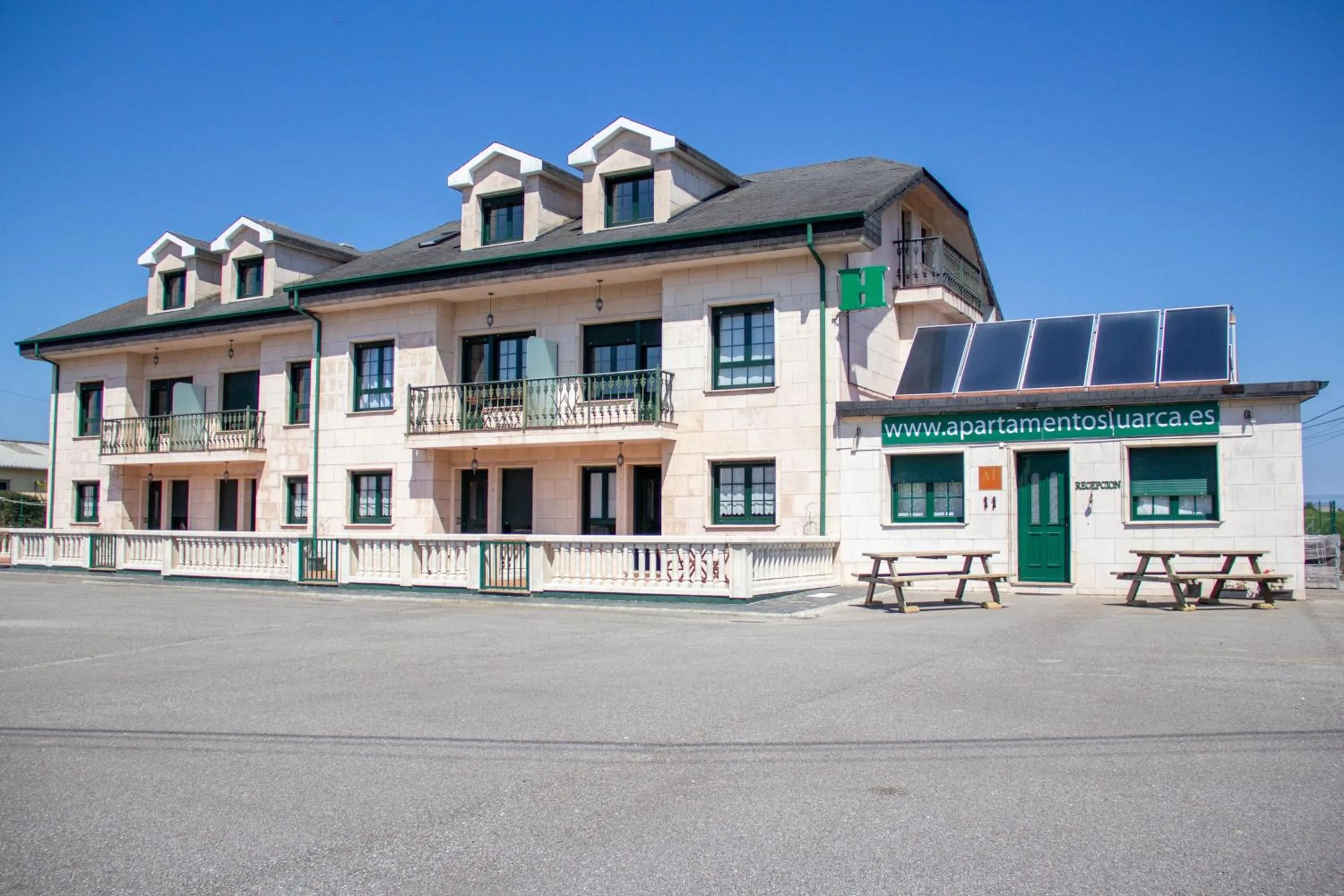 Property building in Apartamentos Luarca