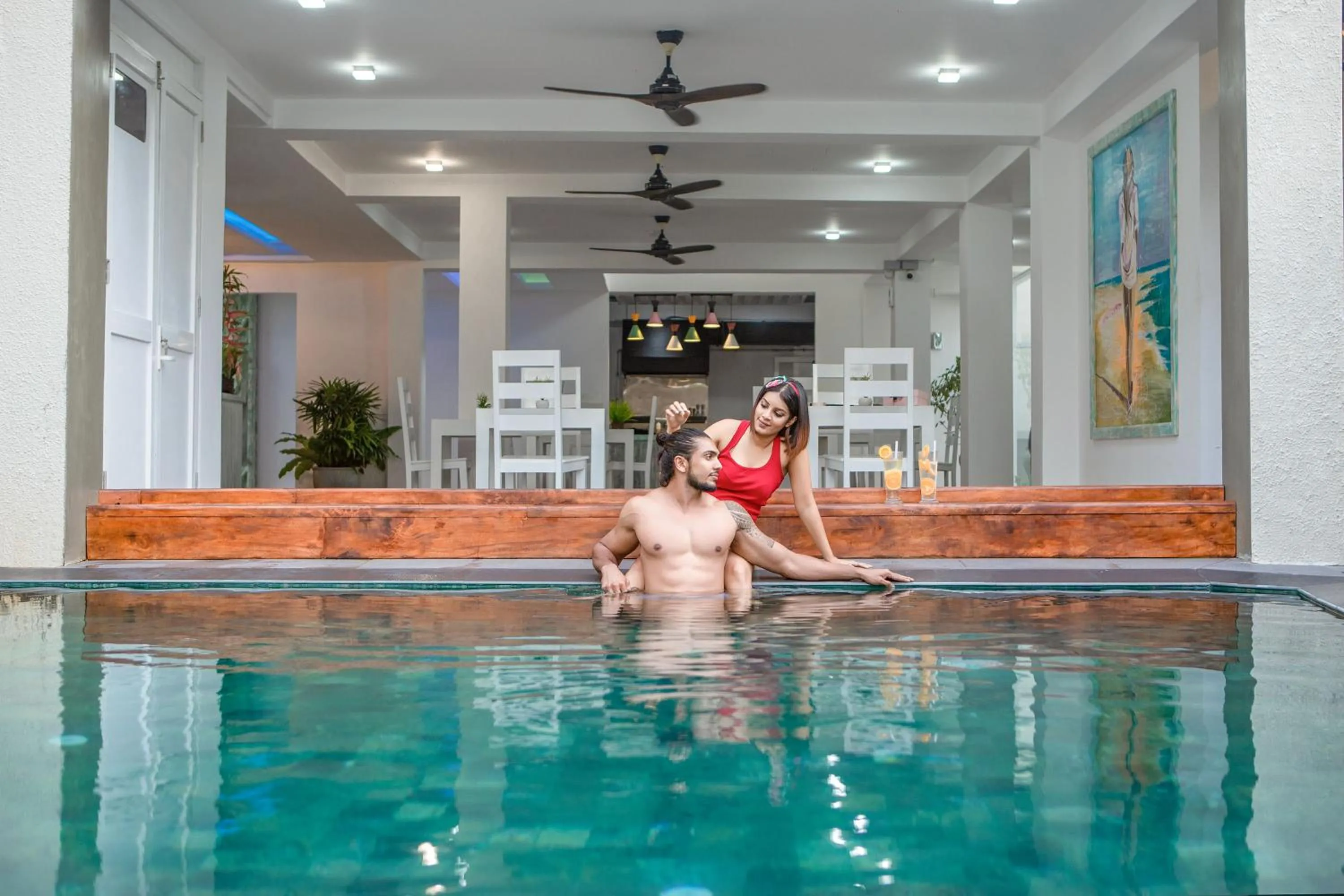 People in de MODA Boutique Hotel Galle