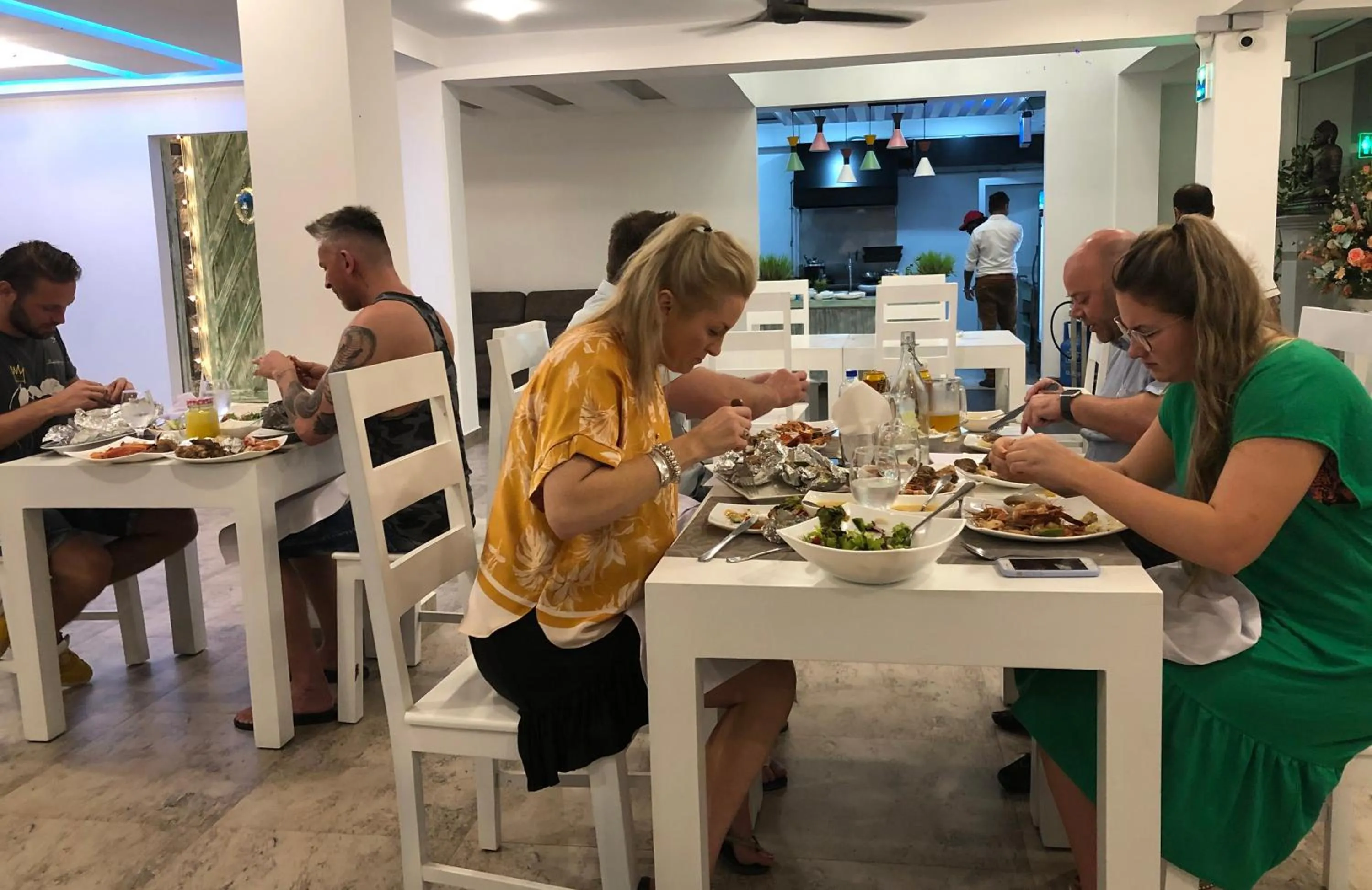 Guests in de MODA Boutique Hotel Galle