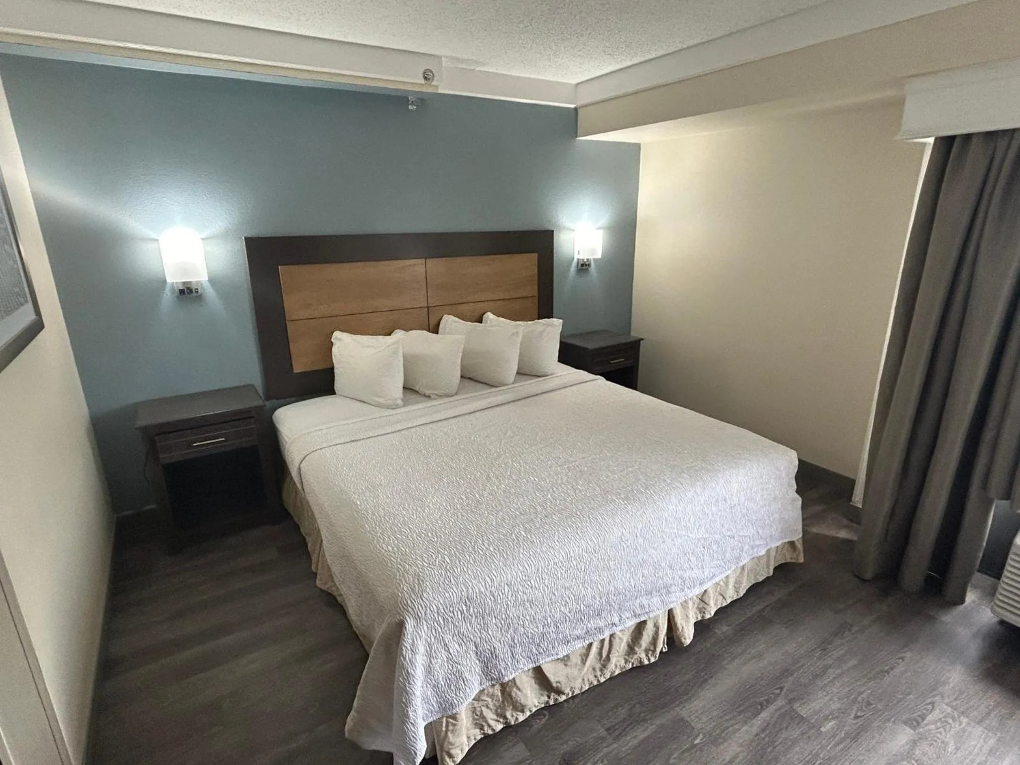 Photo of the whole room, Bed in Best Western Airport Inn Fort Myers