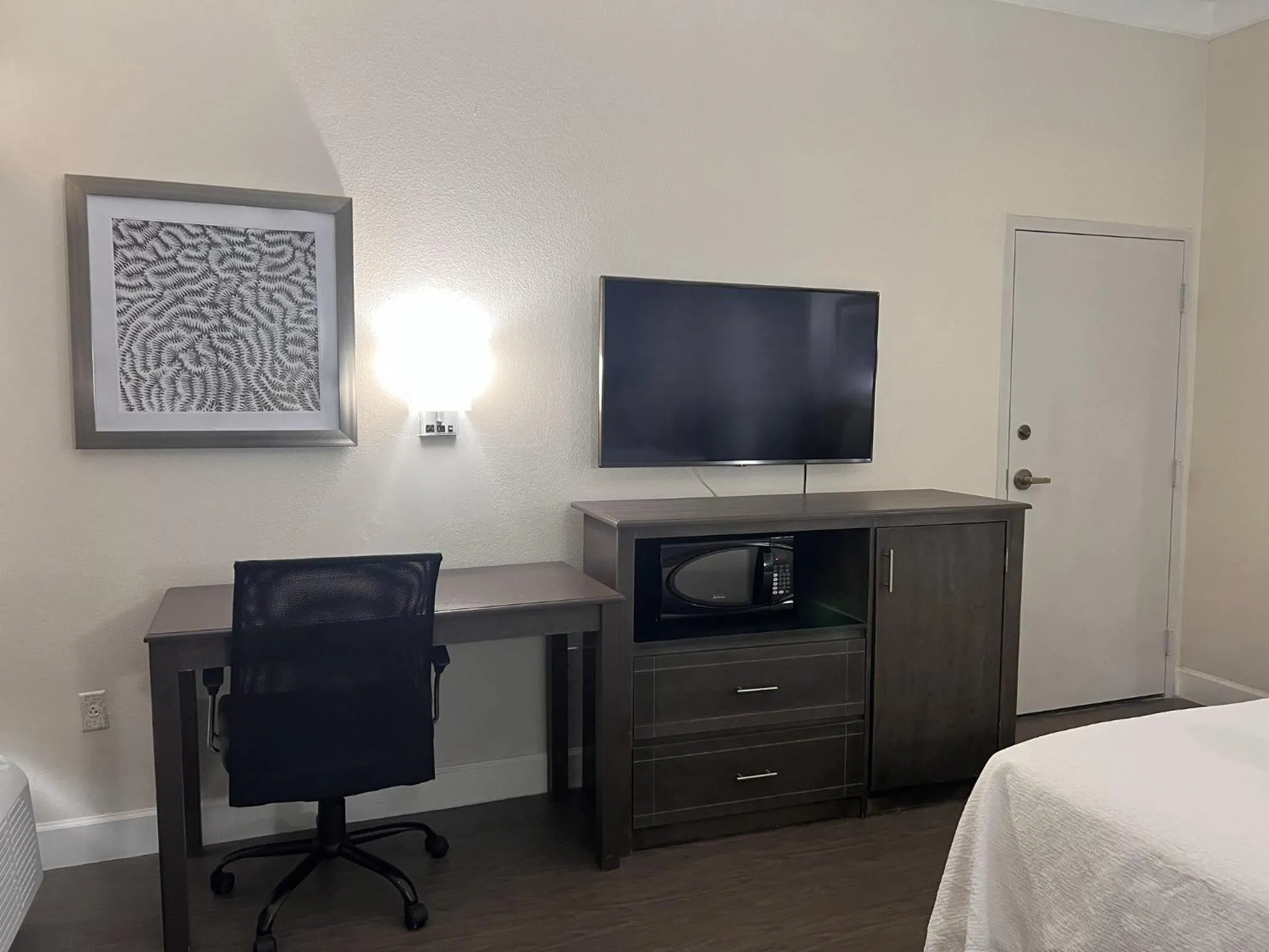 Photo of the whole room, Bed in Best Western Airport Inn Fort Myers