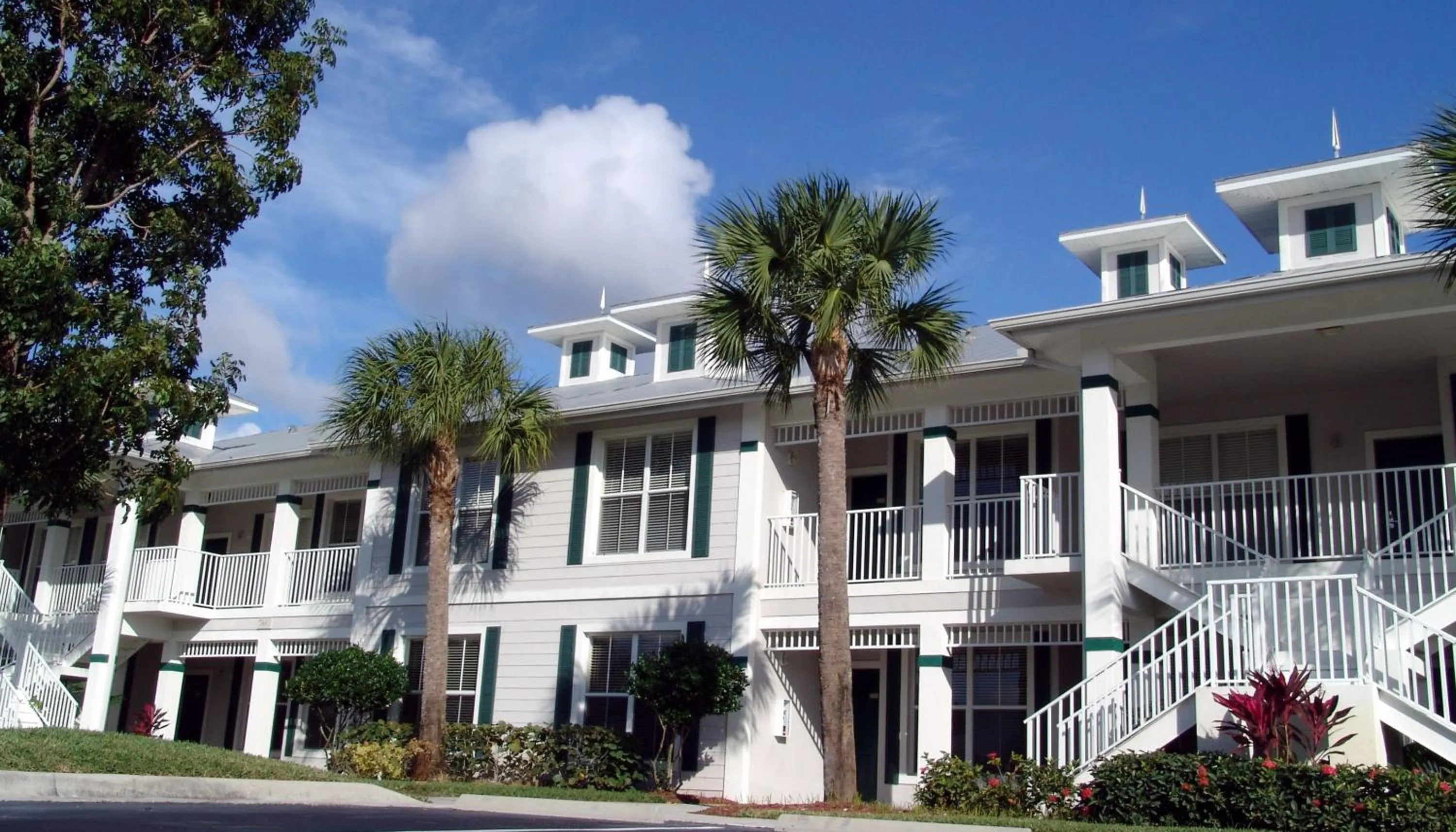 Property building in GreenLinks Golf Villas at Lely Resort